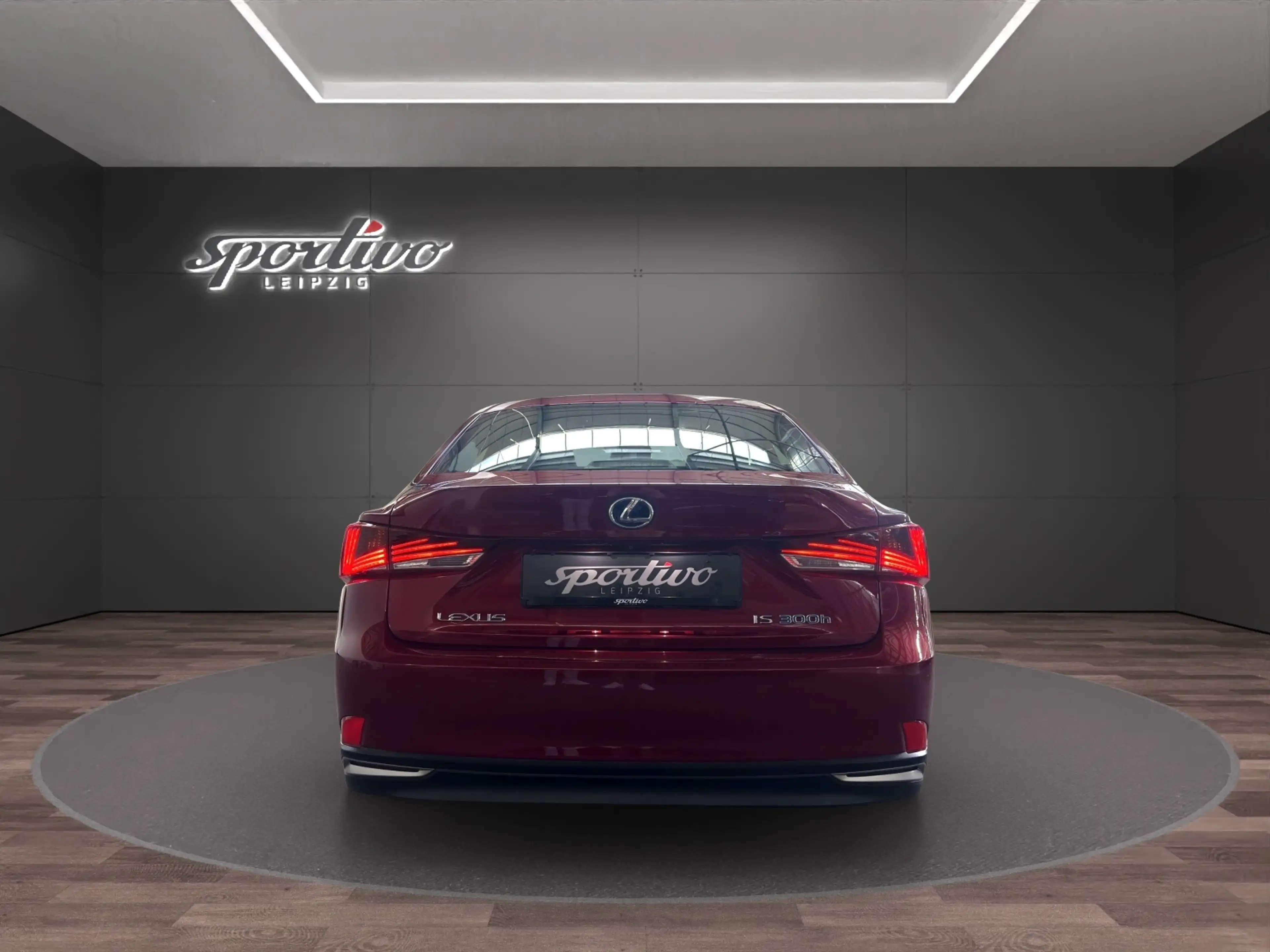 Lexus IS 300 300h — photo 5