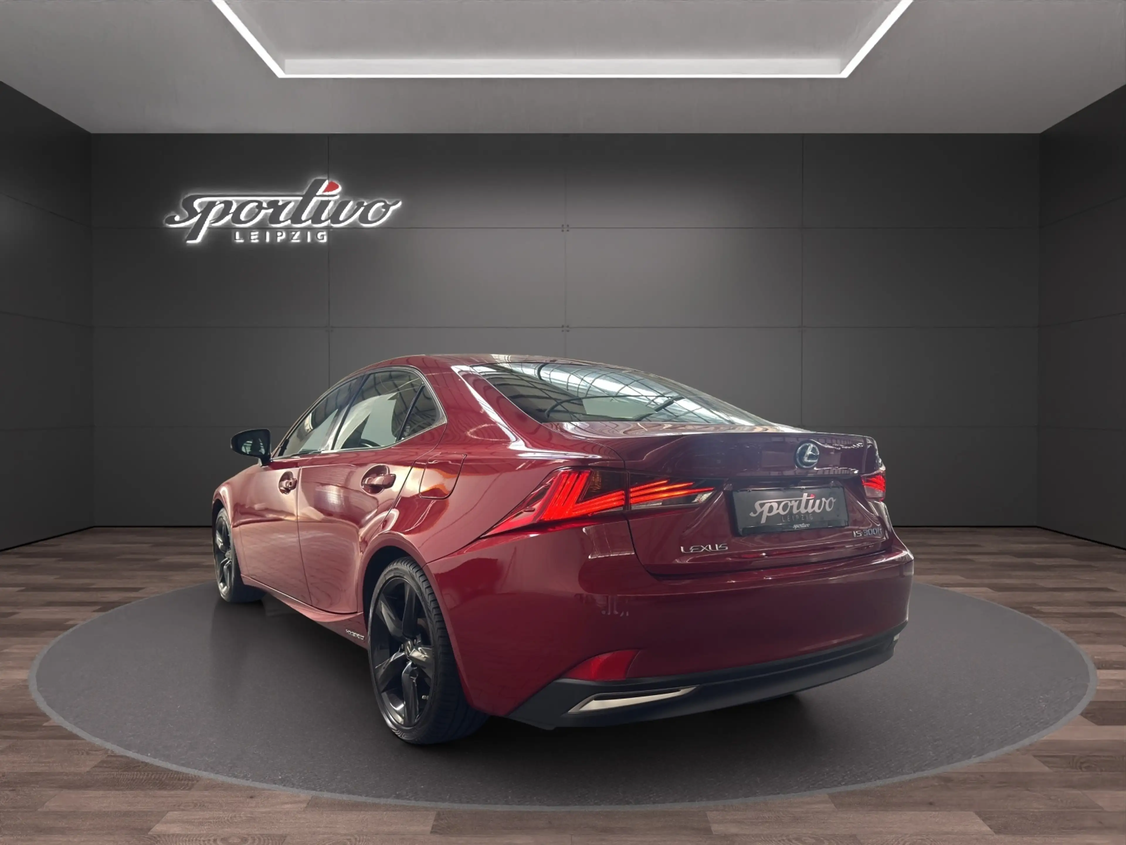 Lexus IS 300 300h — photo 4