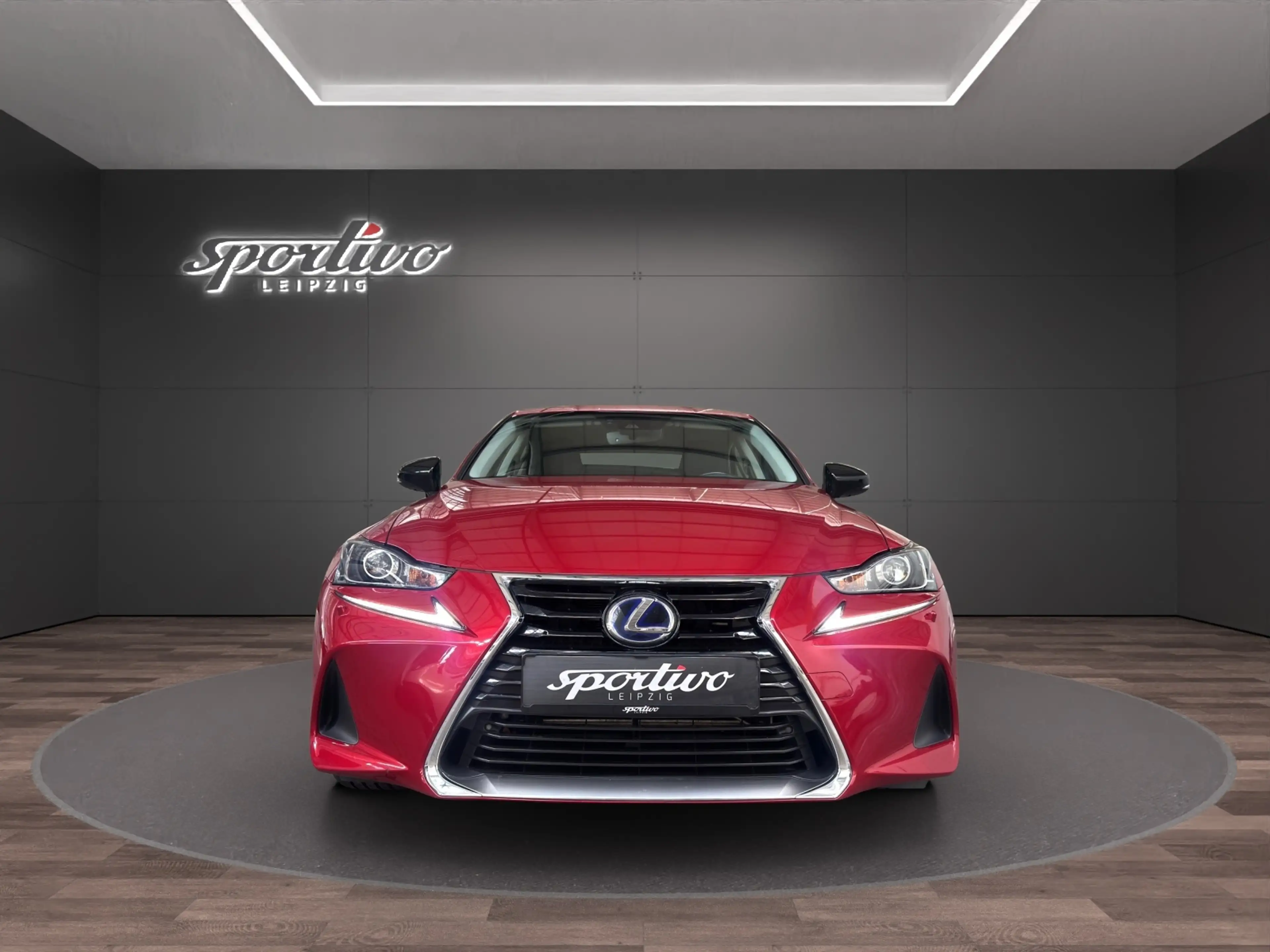Lexus IS 300 300h — photo 2