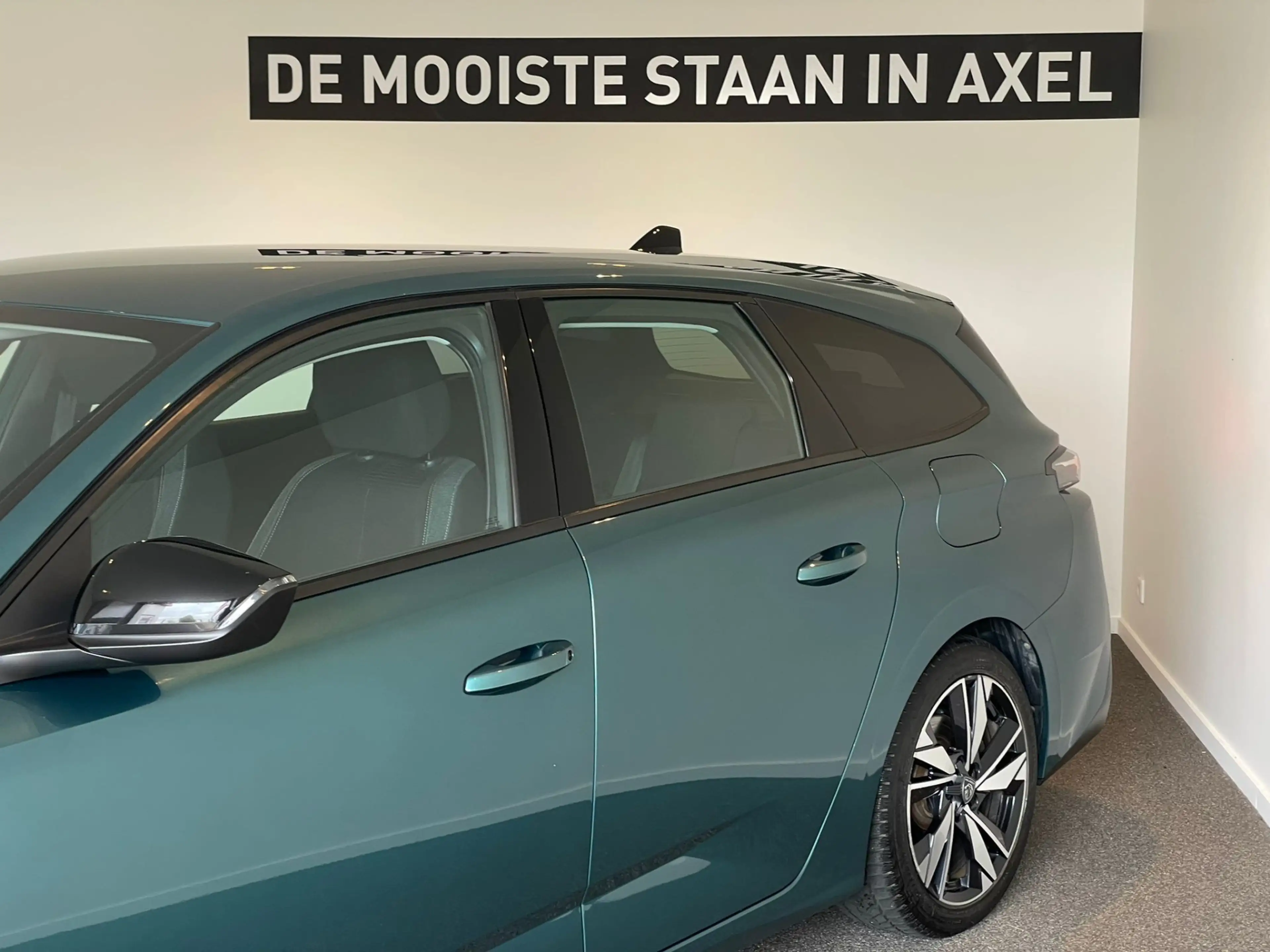 Peugeot 308 SW 1.6 Plug-in Hybrid 180 Active Pack Business — photo 9