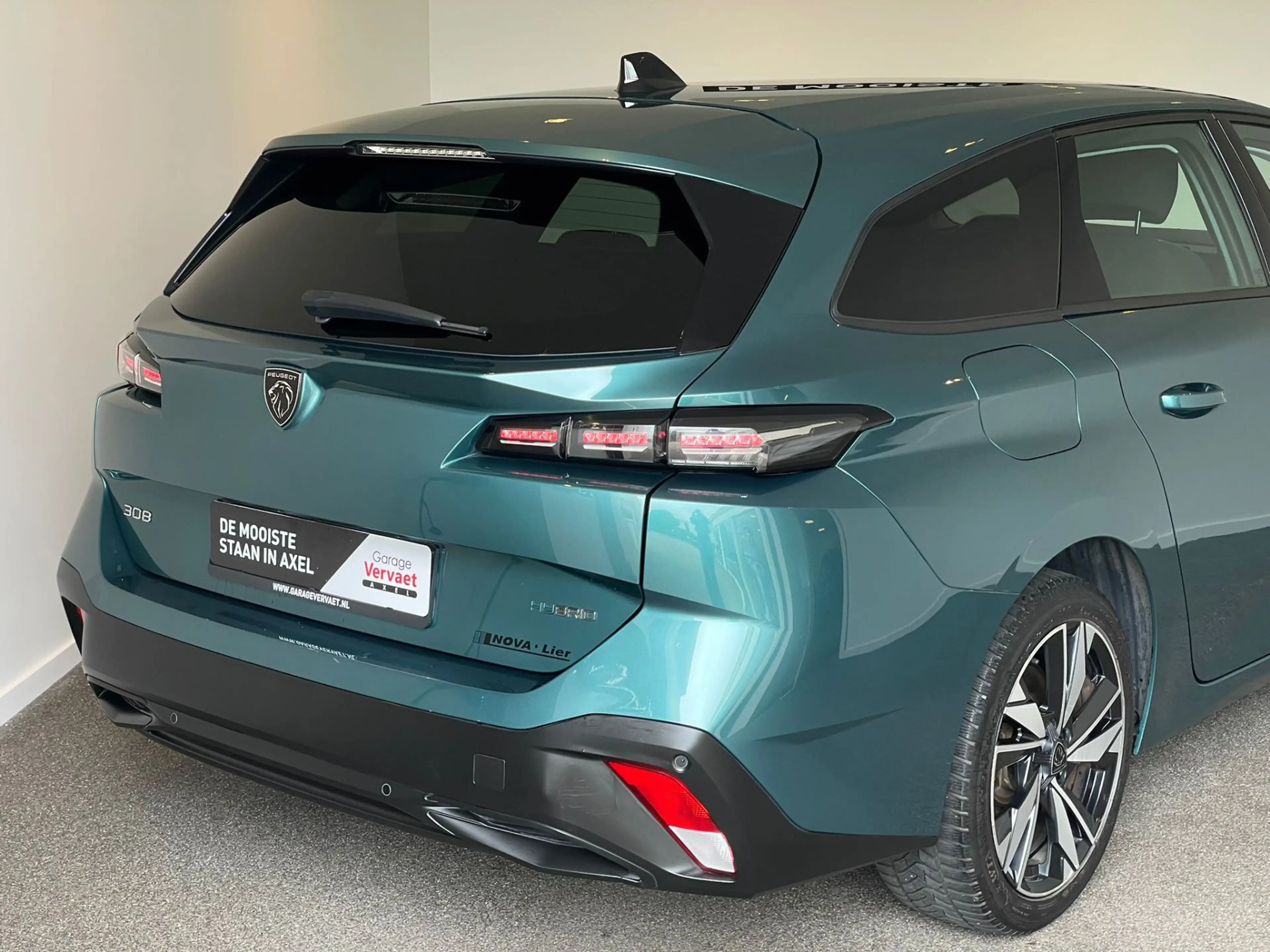 Peugeot 308 SW 1.6 Plug-in Hybrid 180 Active Pack Business — photo 13