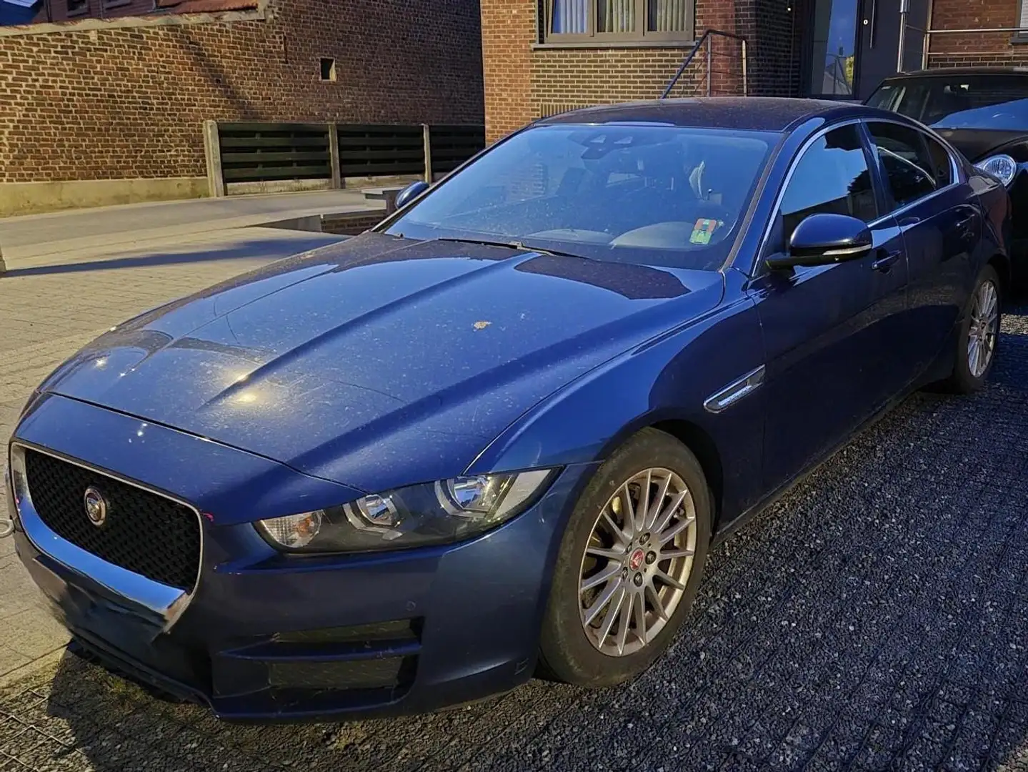 Jaguar XE 20d Aut.Pure Modrá - 1