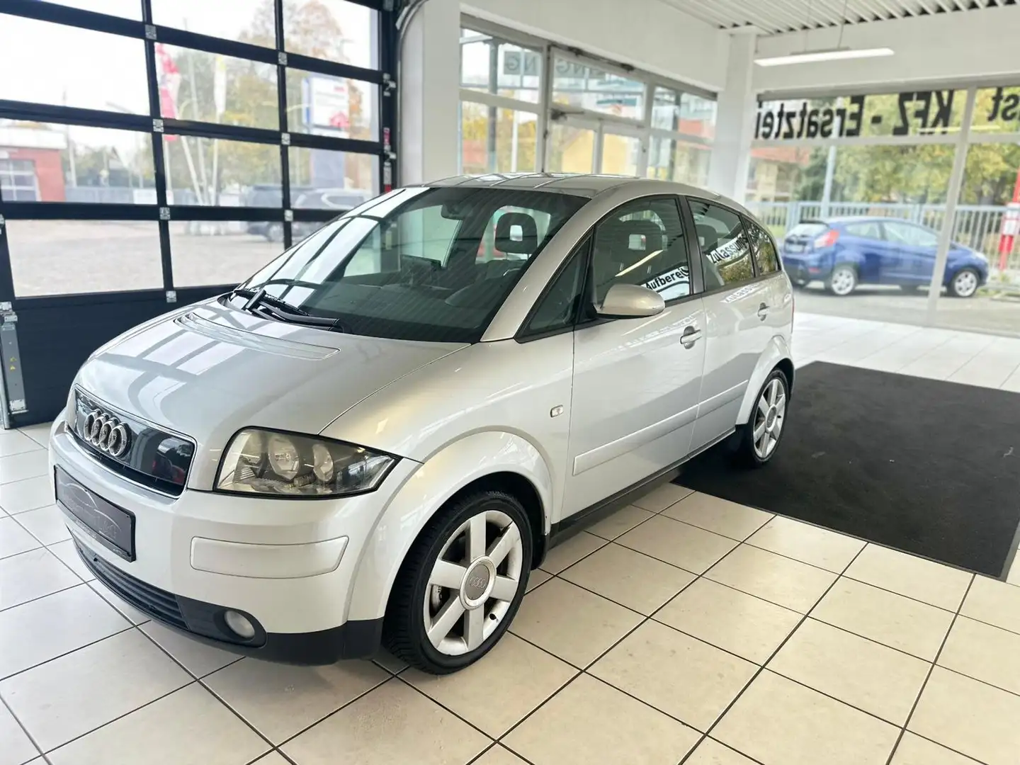 Audi A2 1.4 Grau - 2
