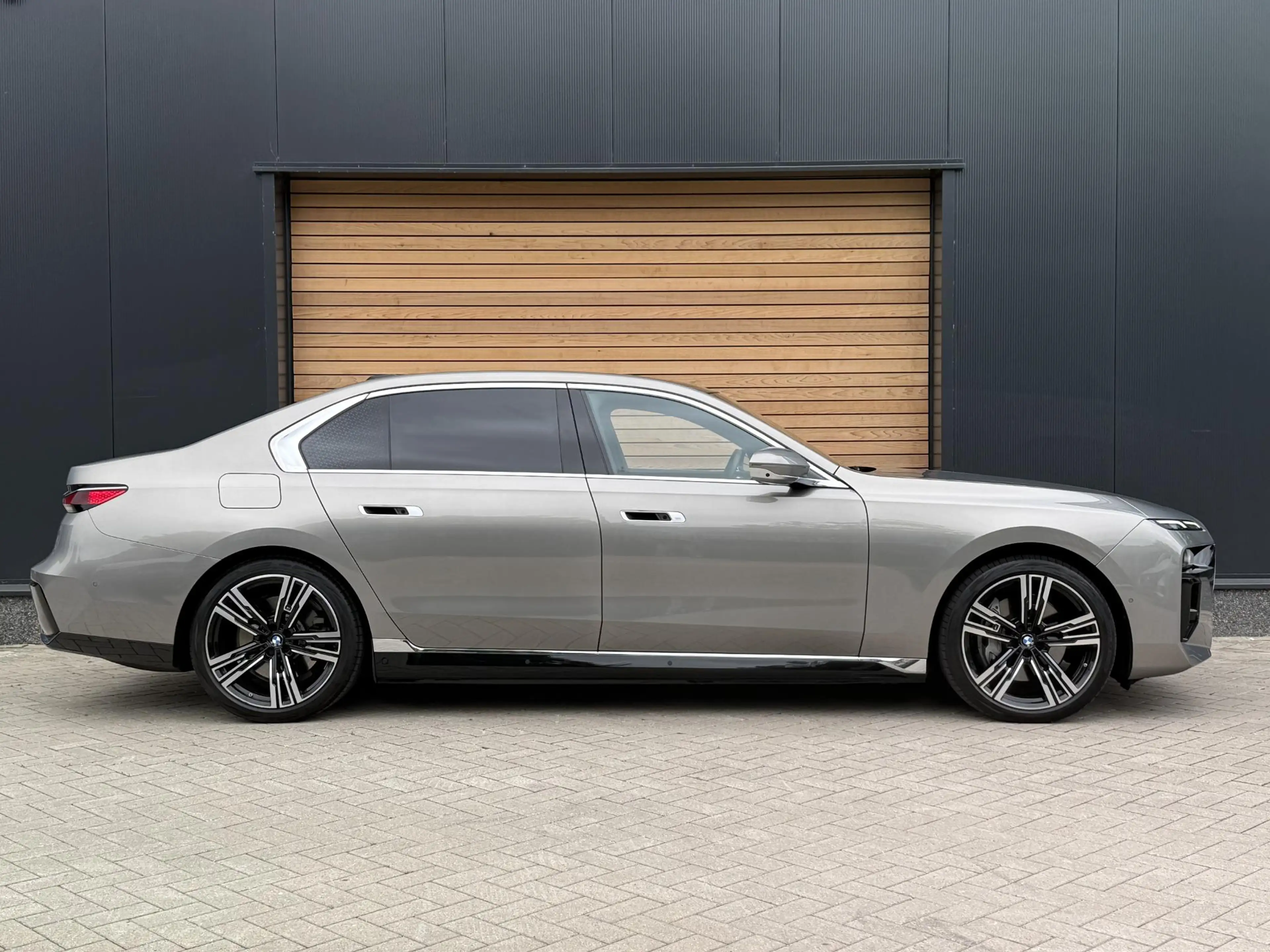 BMW i7 xDrive60 106 kWh THEATRE|4W-BESTURING|MASSAGE & ST — photo 2