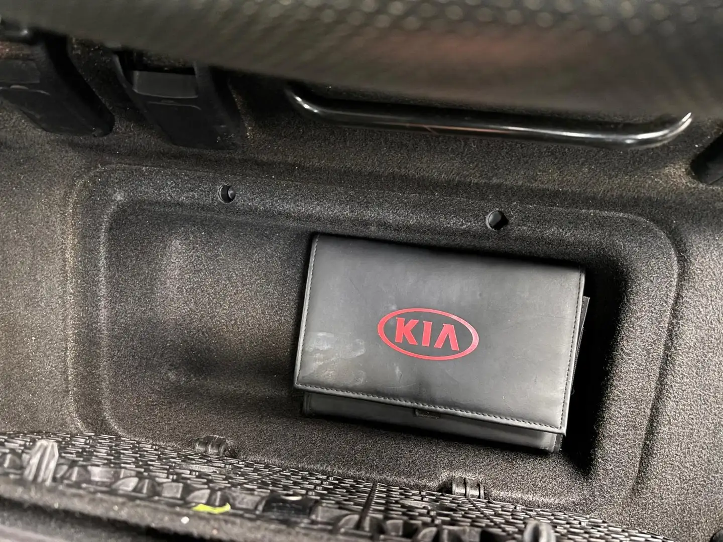 Kia Carens Carens 1.7 CRDI World Edition ISG Grijs - 2