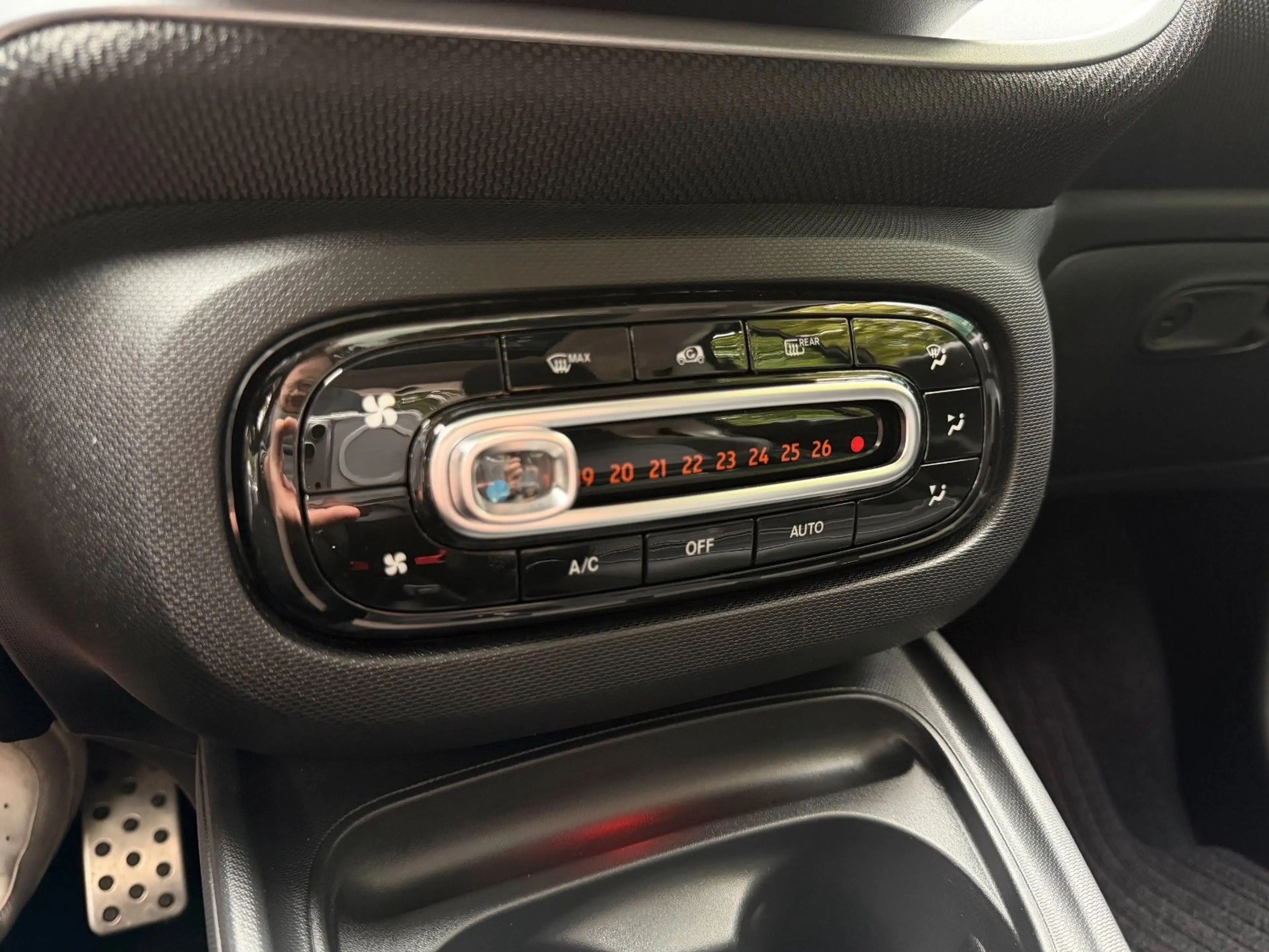 smart forTwo fortwo 66kW DCT prime SPORT*PANO*NAV*SHZ*KAM — photo 6