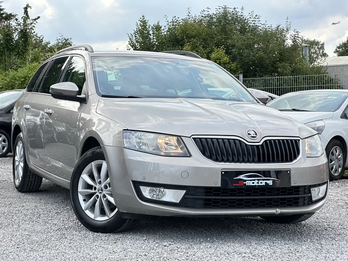 Skoda Octavia • AUTOMATIQUE • Grijs - 1