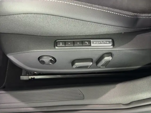 Volkswagen Golf view 13