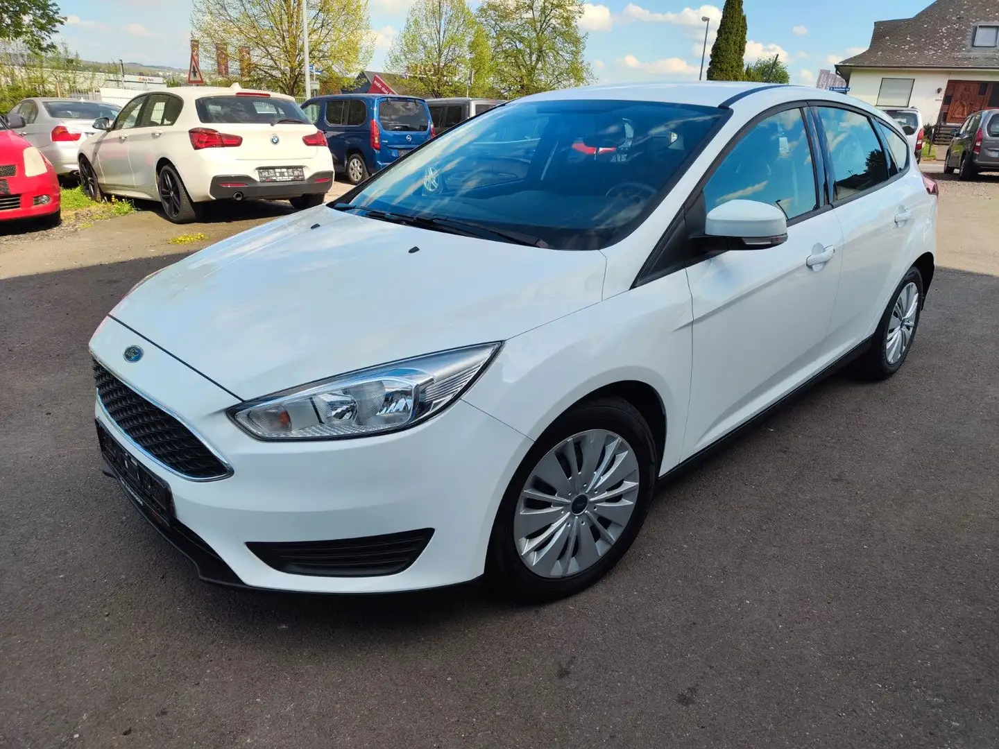 Ford Focus Lim. 1.0 Automatik Winterpaket Wit - 1