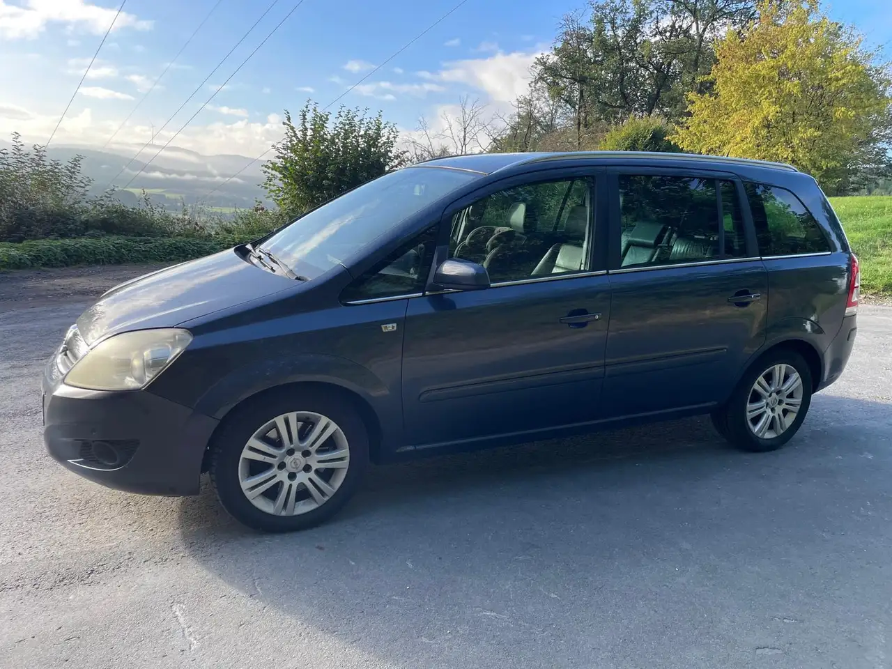 Opel Zafira Zafira Diesel 1.9 CDTI Cosmo — photo 1 of 9