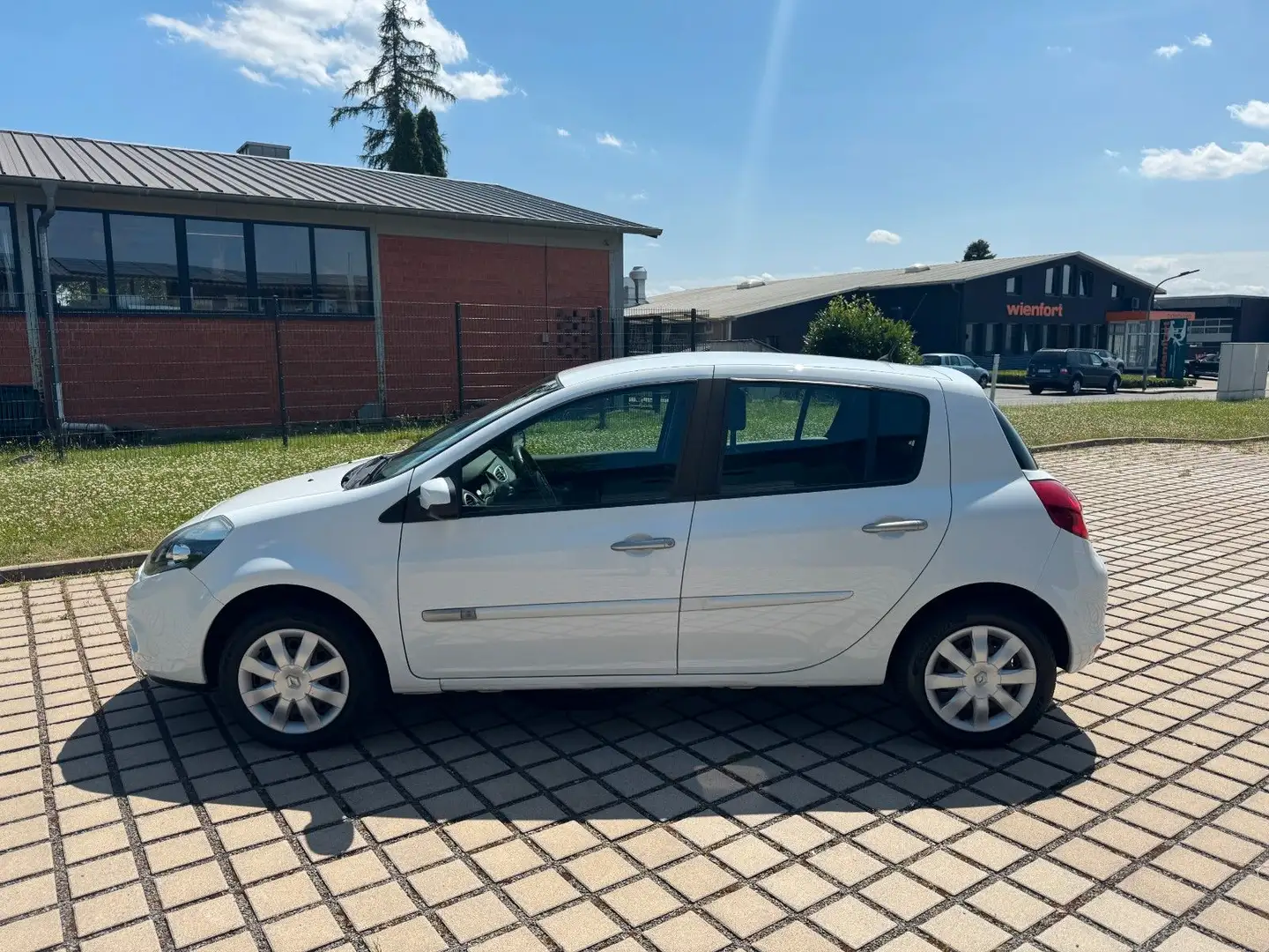 Renault Clio III Dynamique *TÜV NEU*SERVICE NEU*1 HAND* Weiß - 2