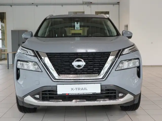 Nissan X-Trail view 5