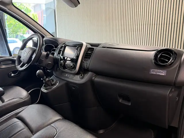 Opel Vivaro view 10