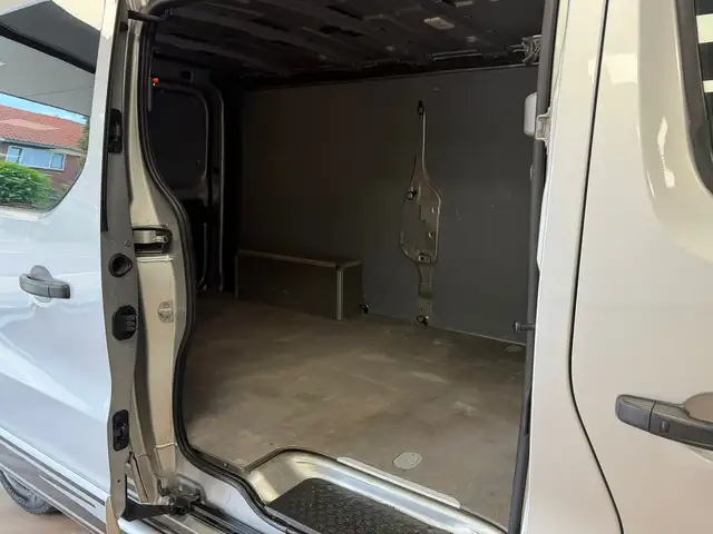 Opel Vivaro view 5