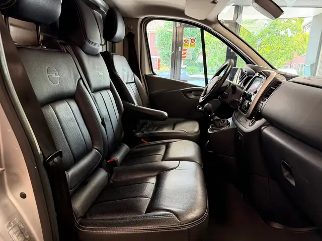 Opel Vivaro view 11