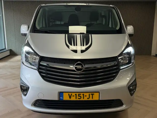 Opel Vivaro view 2