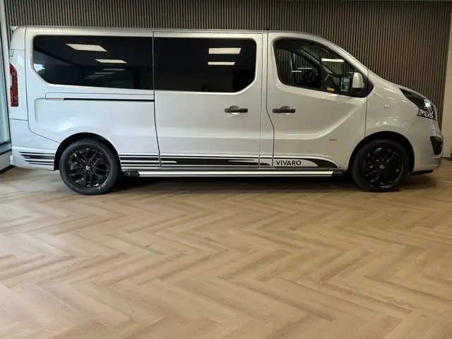 Opel Vivaro view 4