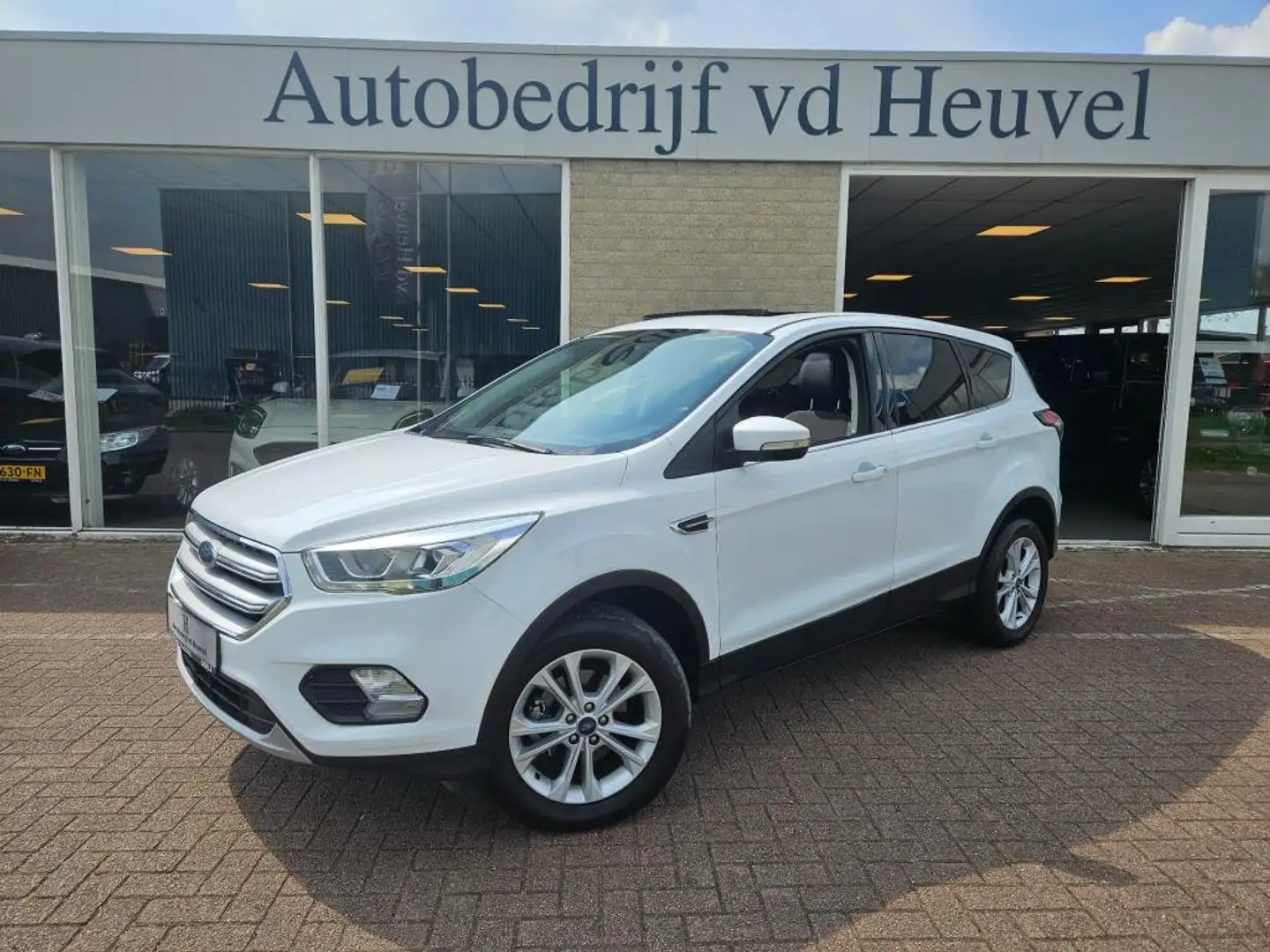 Ford Kuga 1.5 EcoBoost Titanium*190pk*Panorama dak*Navi*Clim Wit - 1