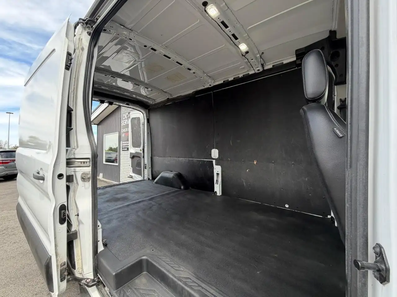 Ford Transit Cargo Van снимка Ford Transit Cargo Van