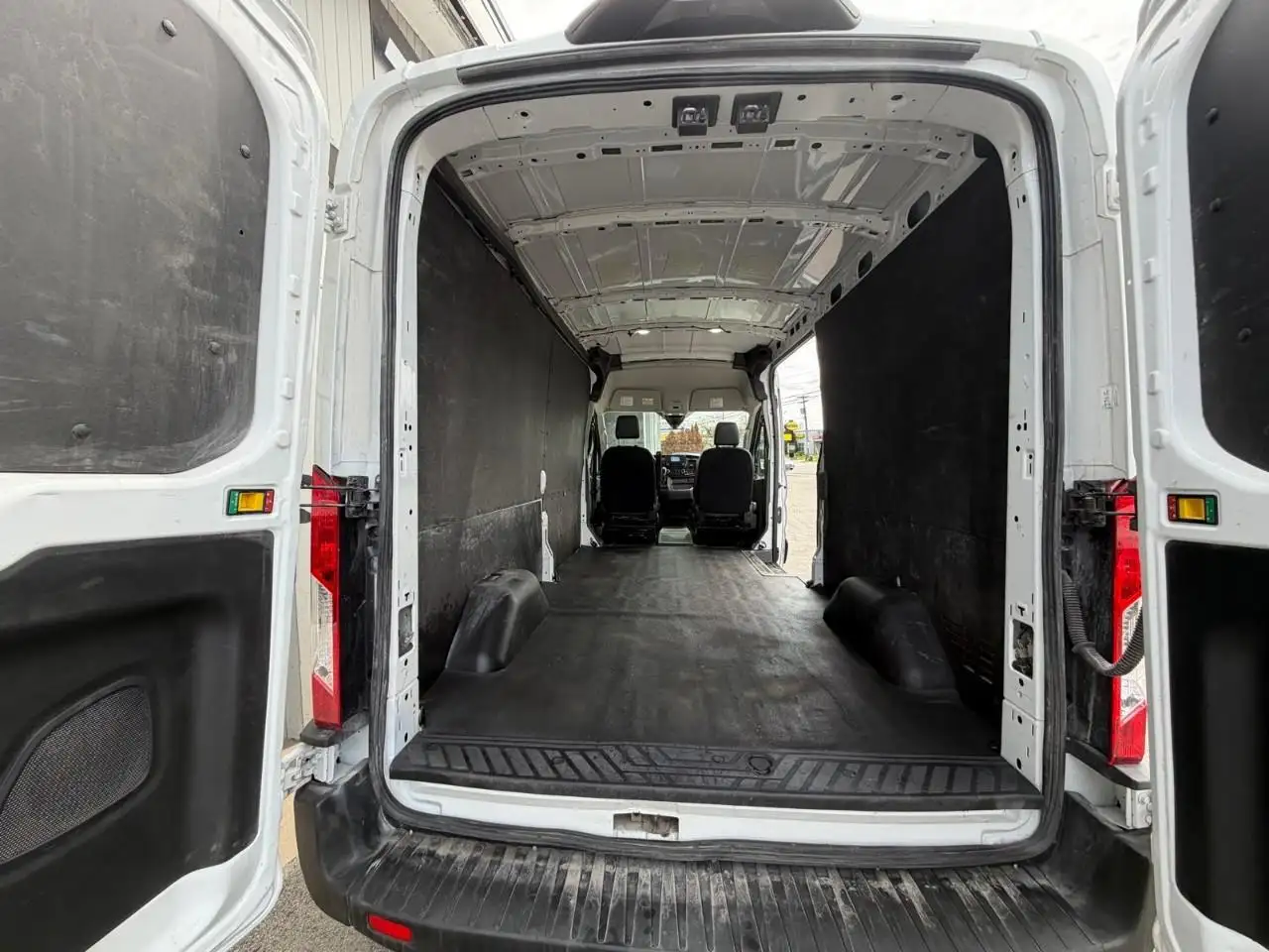 Ford Transit Cargo Van снимка Ford Transit Cargo Van