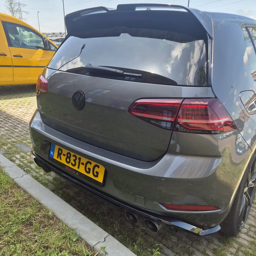 Volkswagen Golf 2.0 TSI 4Motion R Grijs - 2