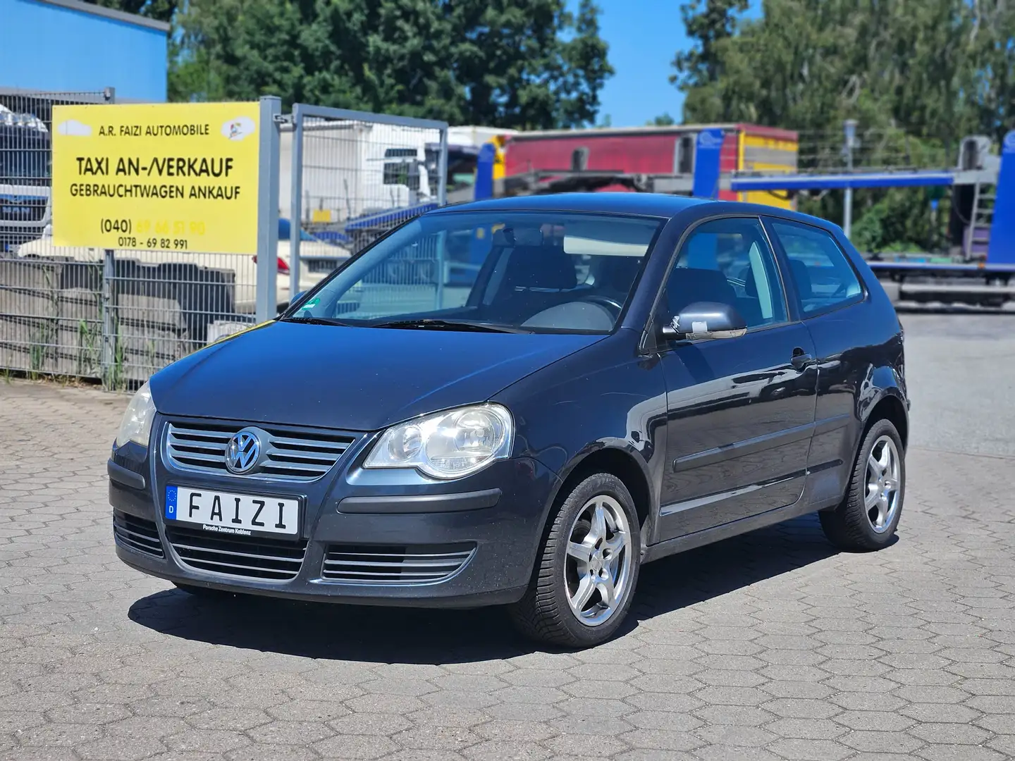 Volkswagen Polo 1.2 Trendline Gris - 1