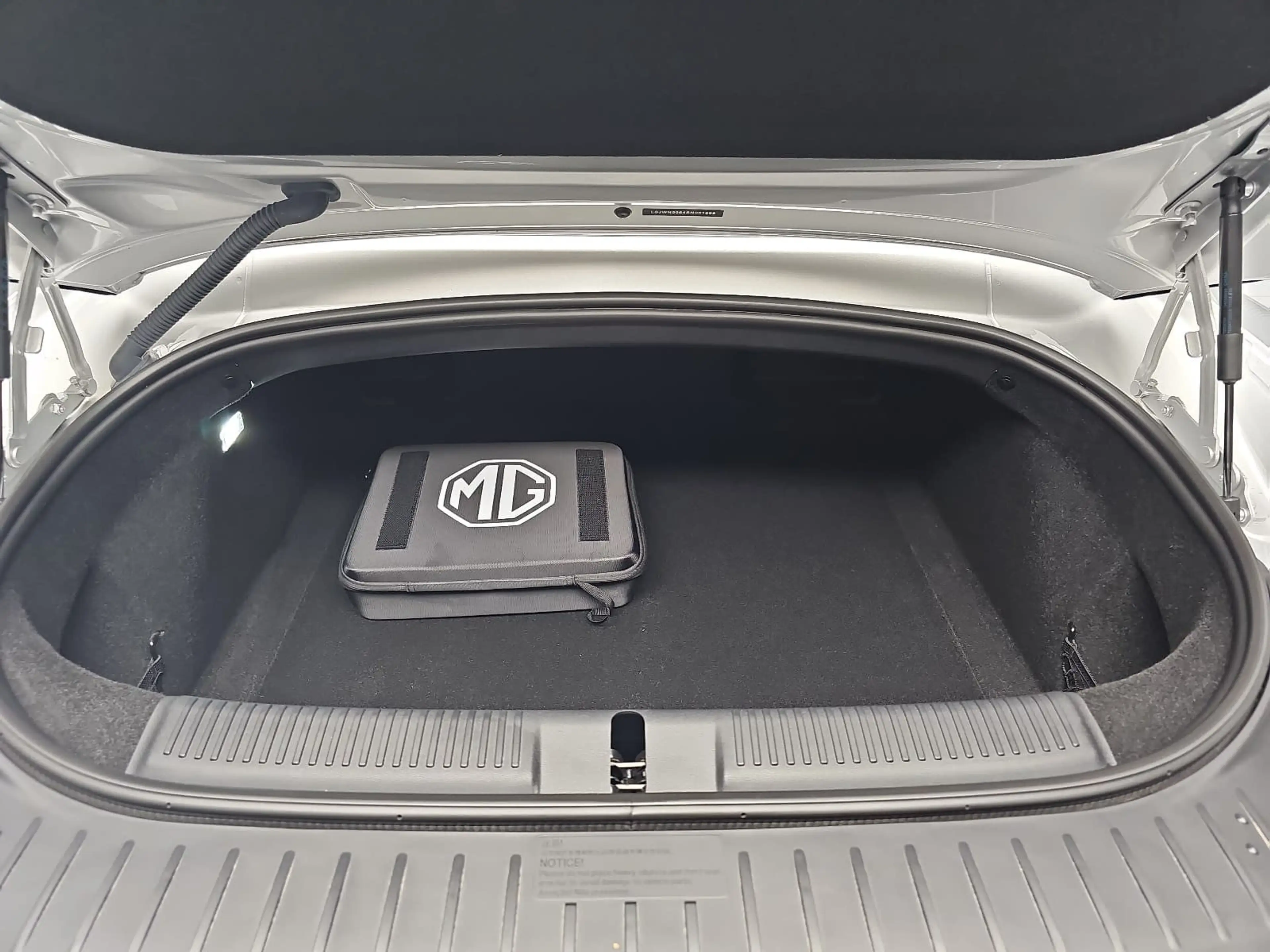 MG Cyberster CYBERSTER EV 77 KWH XPOWER — photo 15