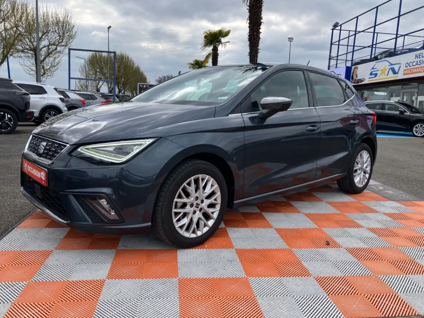 SEAT Ibiza 1.0 TSI 110 BV6 SPECIAL EDITION Caméra Cockpit Gris - 1