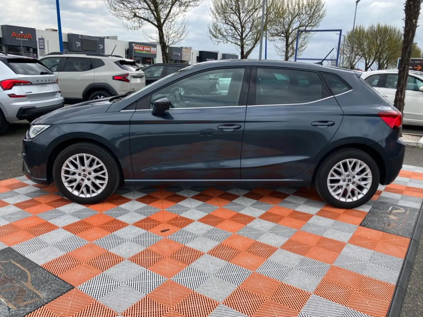 SEAT Ibiza 1.0 TSI 110 BV6 SPECIAL EDITION Caméra Cockpit Gris - 2