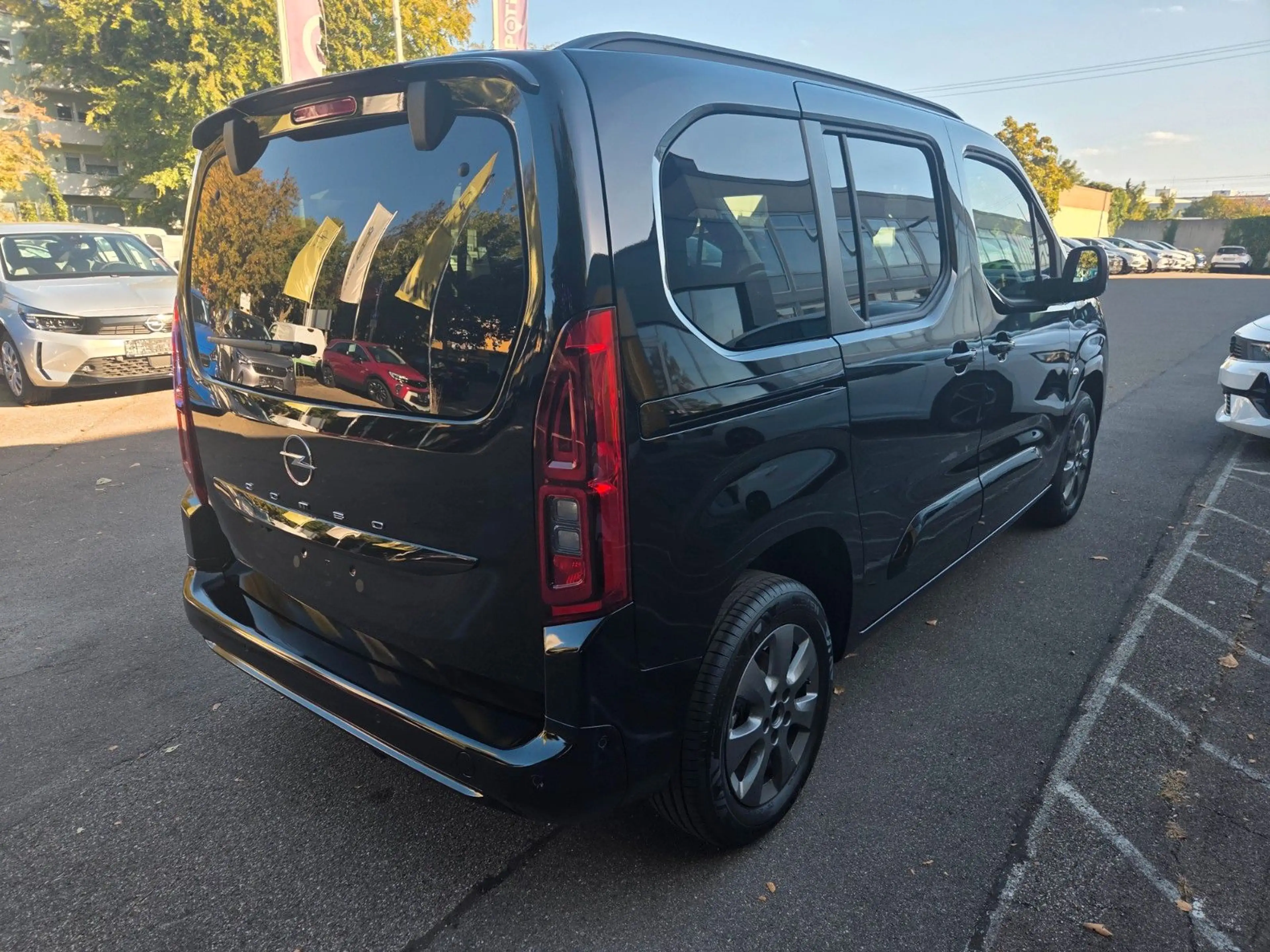 Opel Combo Life 1.5D AT8 GS Navi Sitzhzg Kamera — photo 4