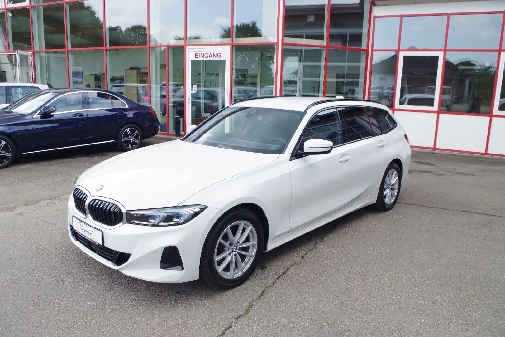 BMW 318 d Touring Steptronic, LED adaptiv, AHK, ACC Weiß - 1