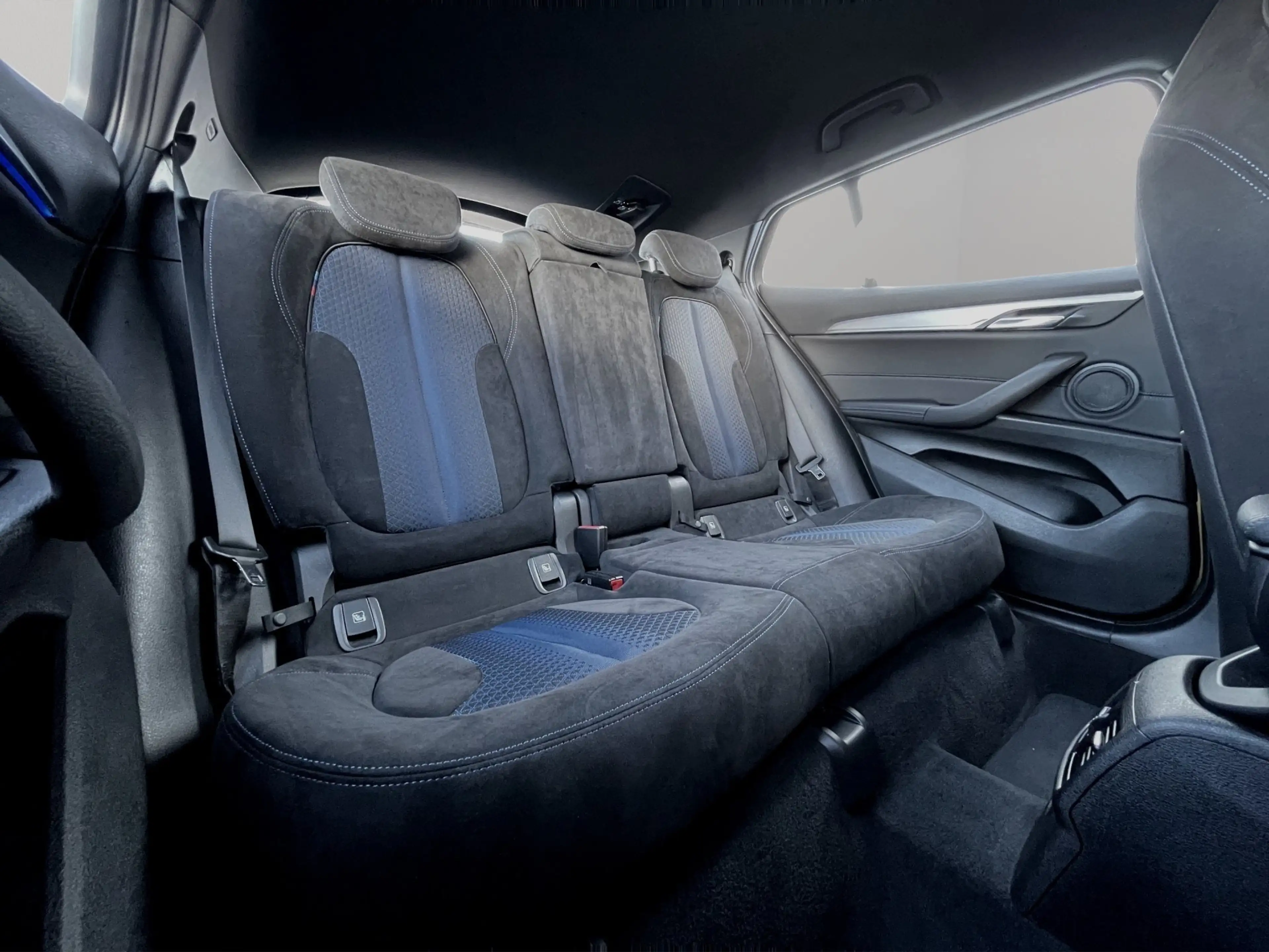 BMW X2 xDrive20i — photo 13