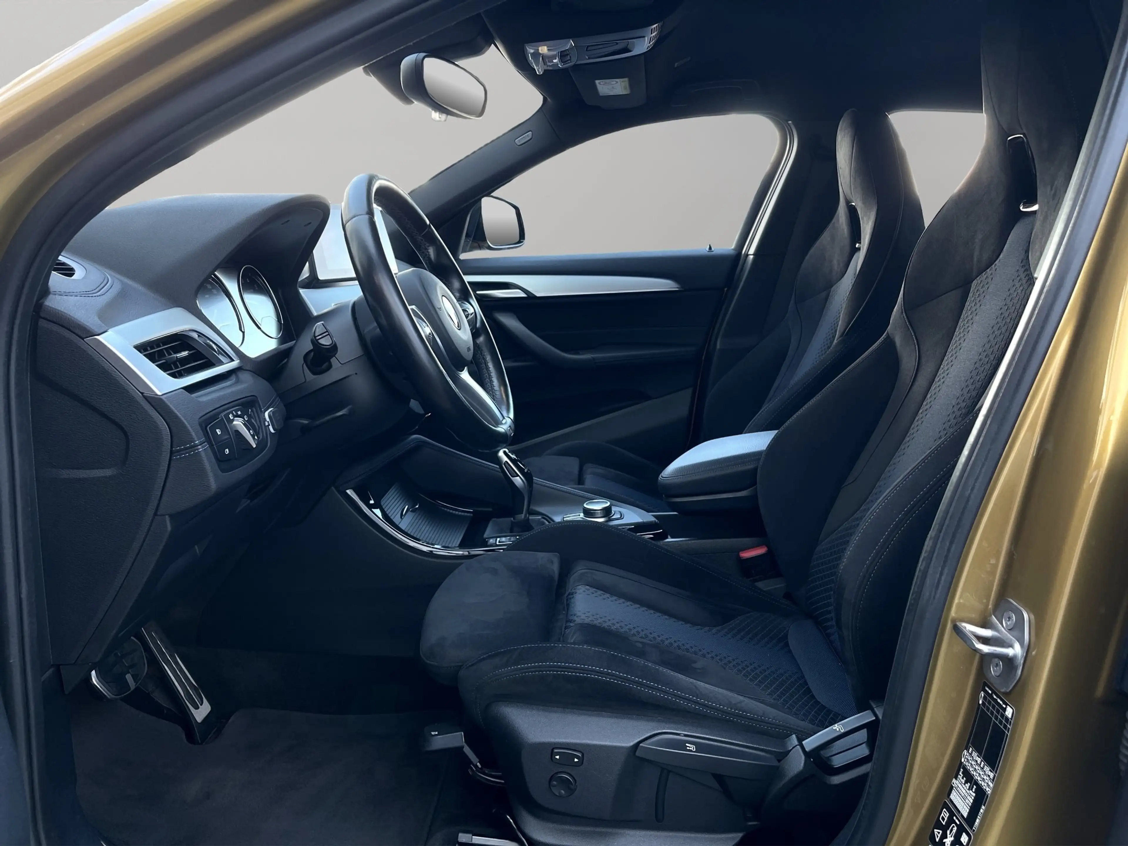BMW X2 xDrive20i — photo 9