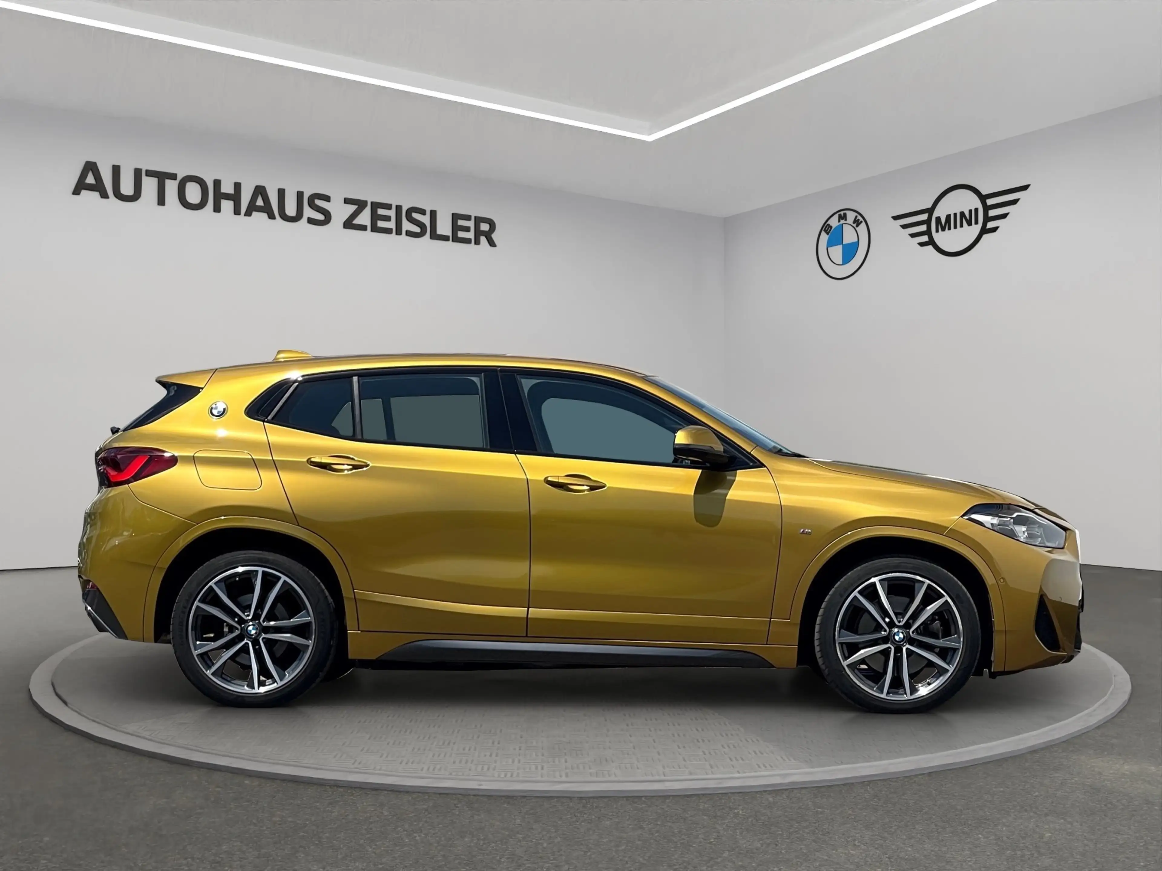 BMW X2 xDrive20i — photo 3