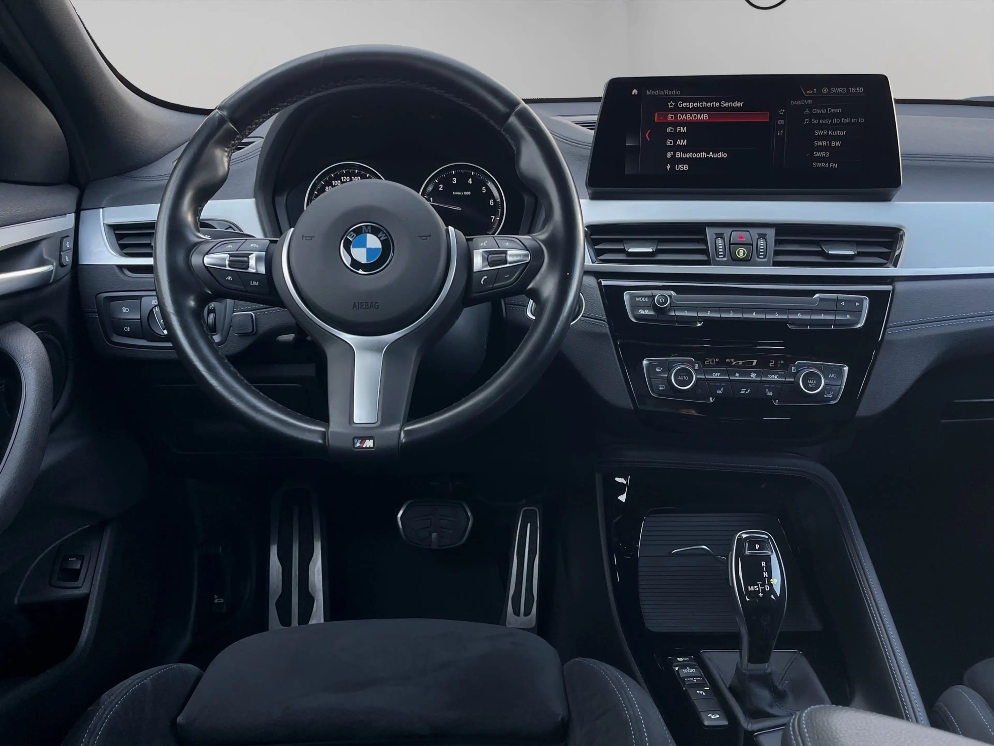 BMW X2 xDrive20i — photo 11