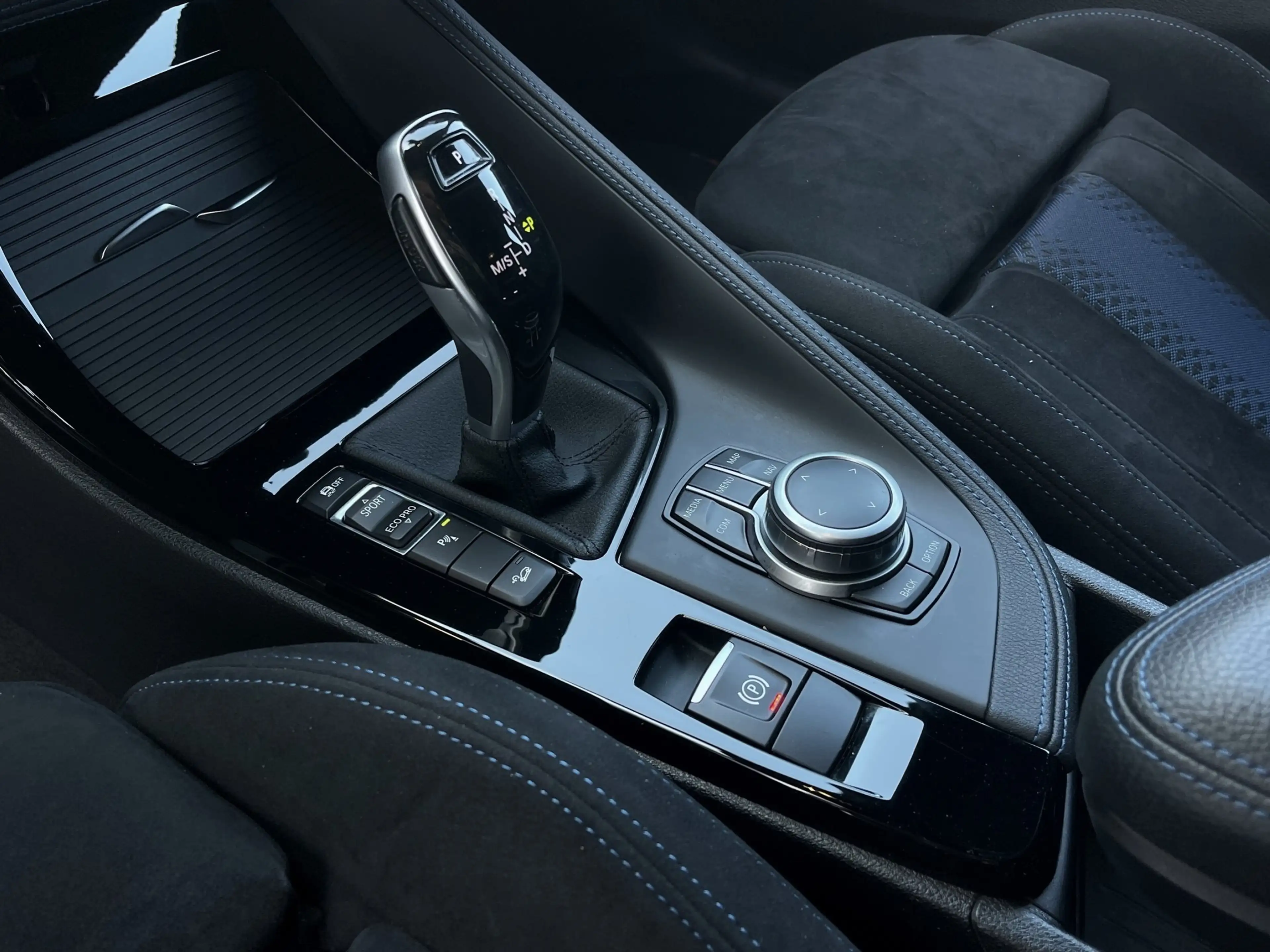 BMW X2 xDrive20i — photo 10