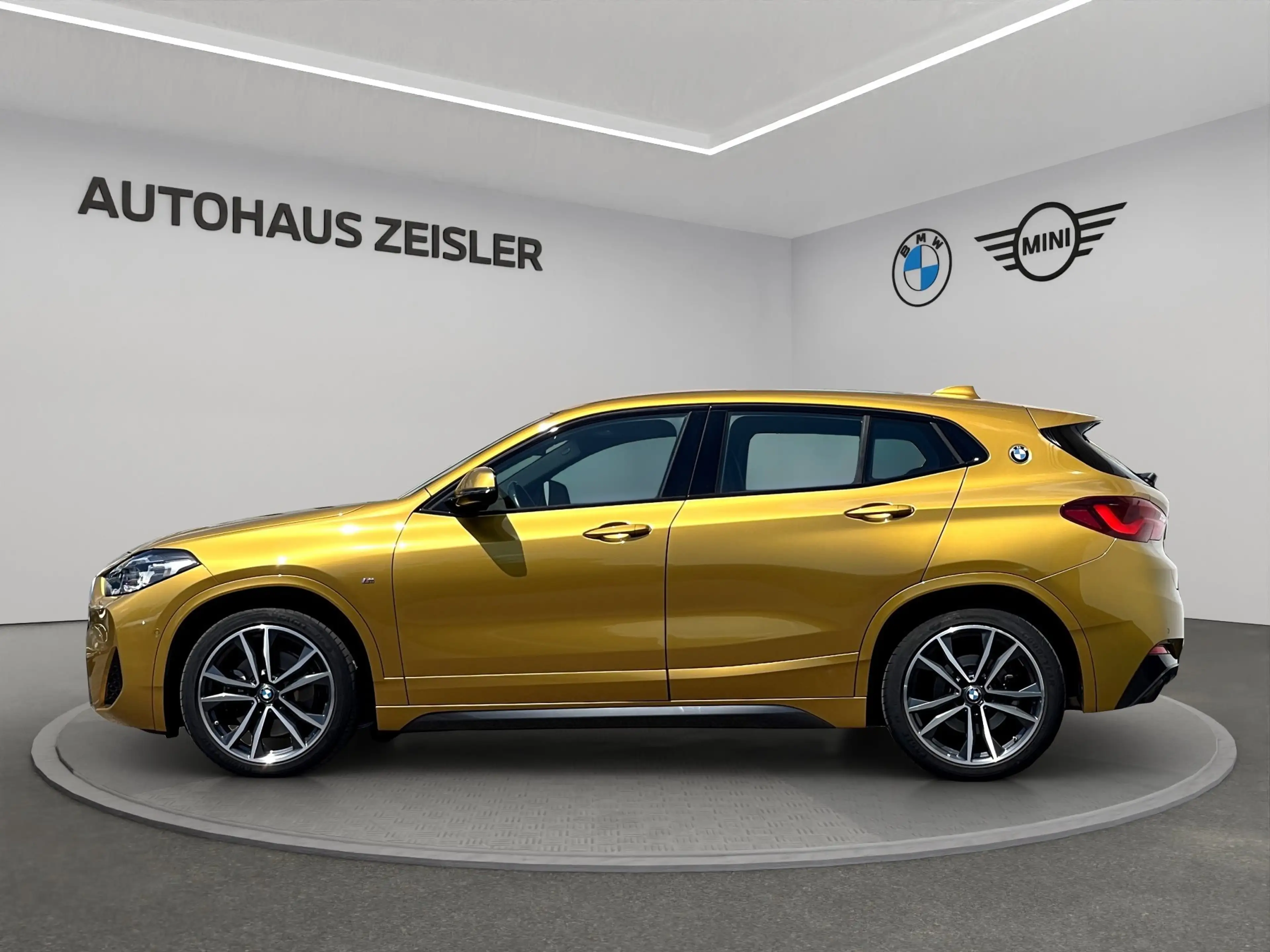BMW X2 xDrive20i — photo 4