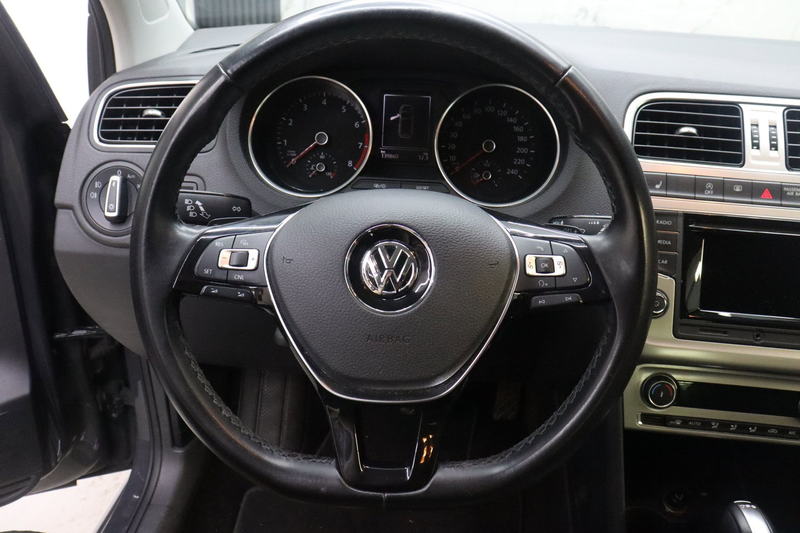 Volkswagen Polo 1.2 TSI Highline DSG — photo 16