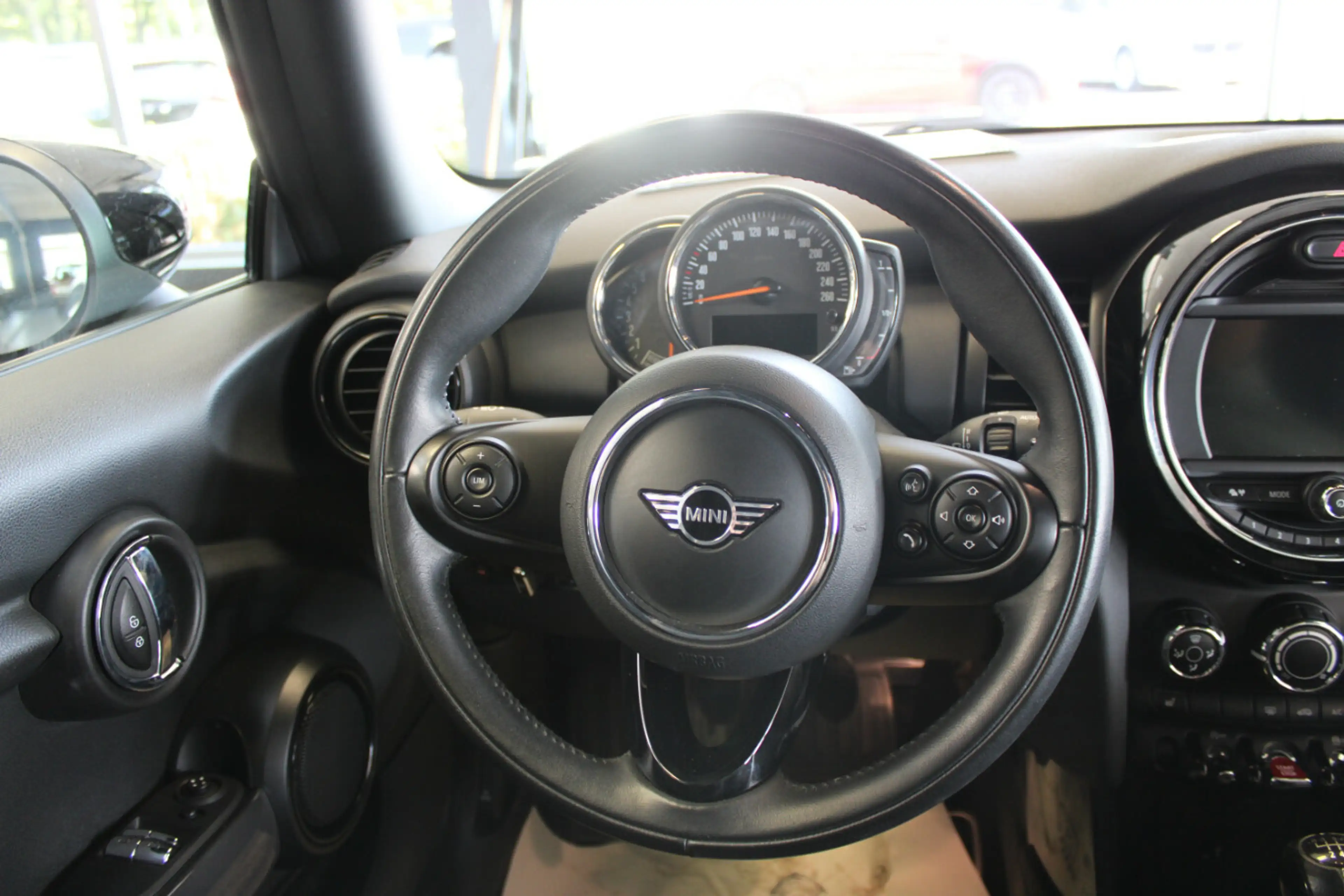 MINI One - LED - SHZ - PDC - — photo 10