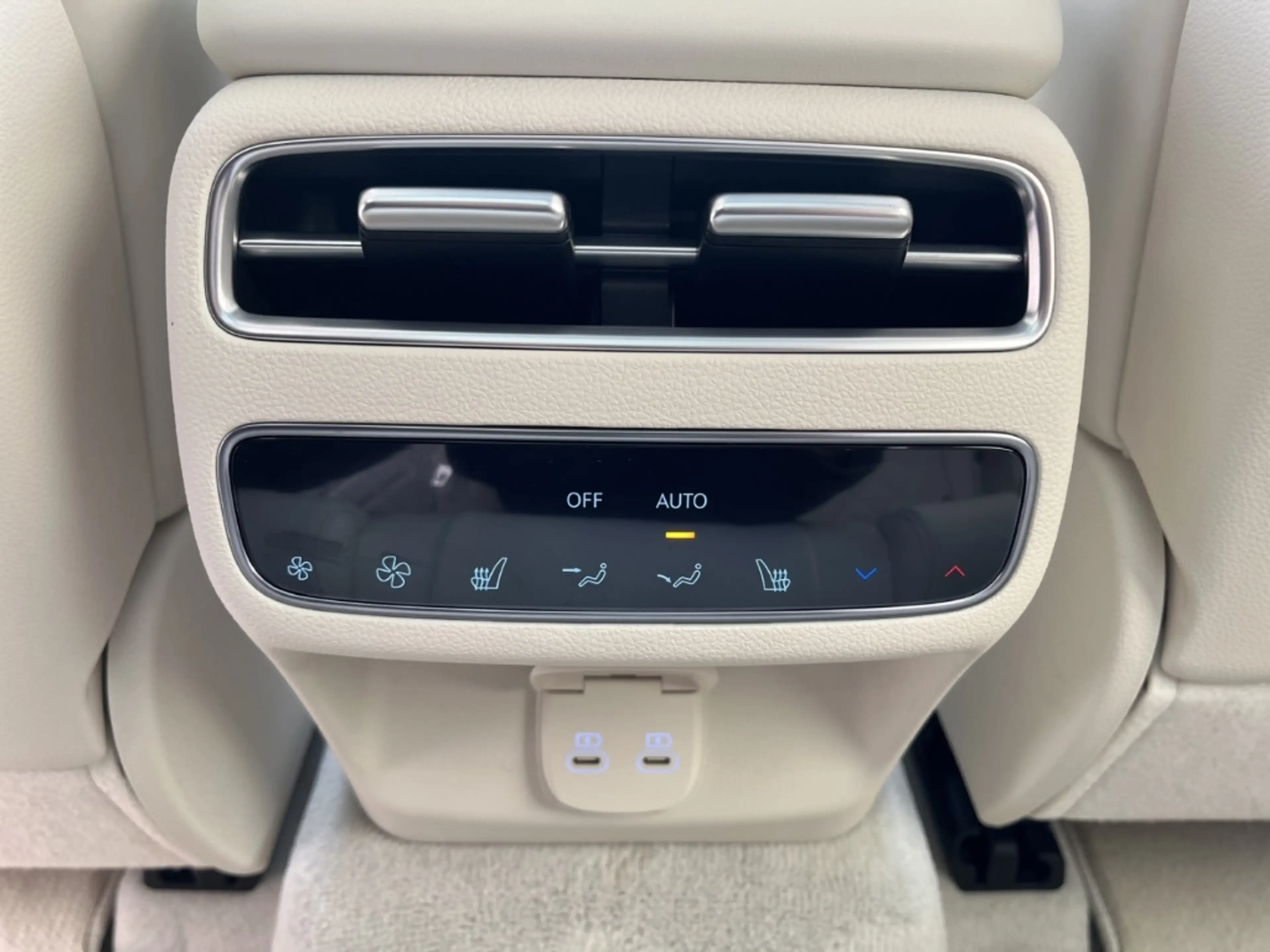 Genesis GV70 SPORT 84kwh *LEDER*PANORAMA*LED*CAM*CARPLAY* — photo 25