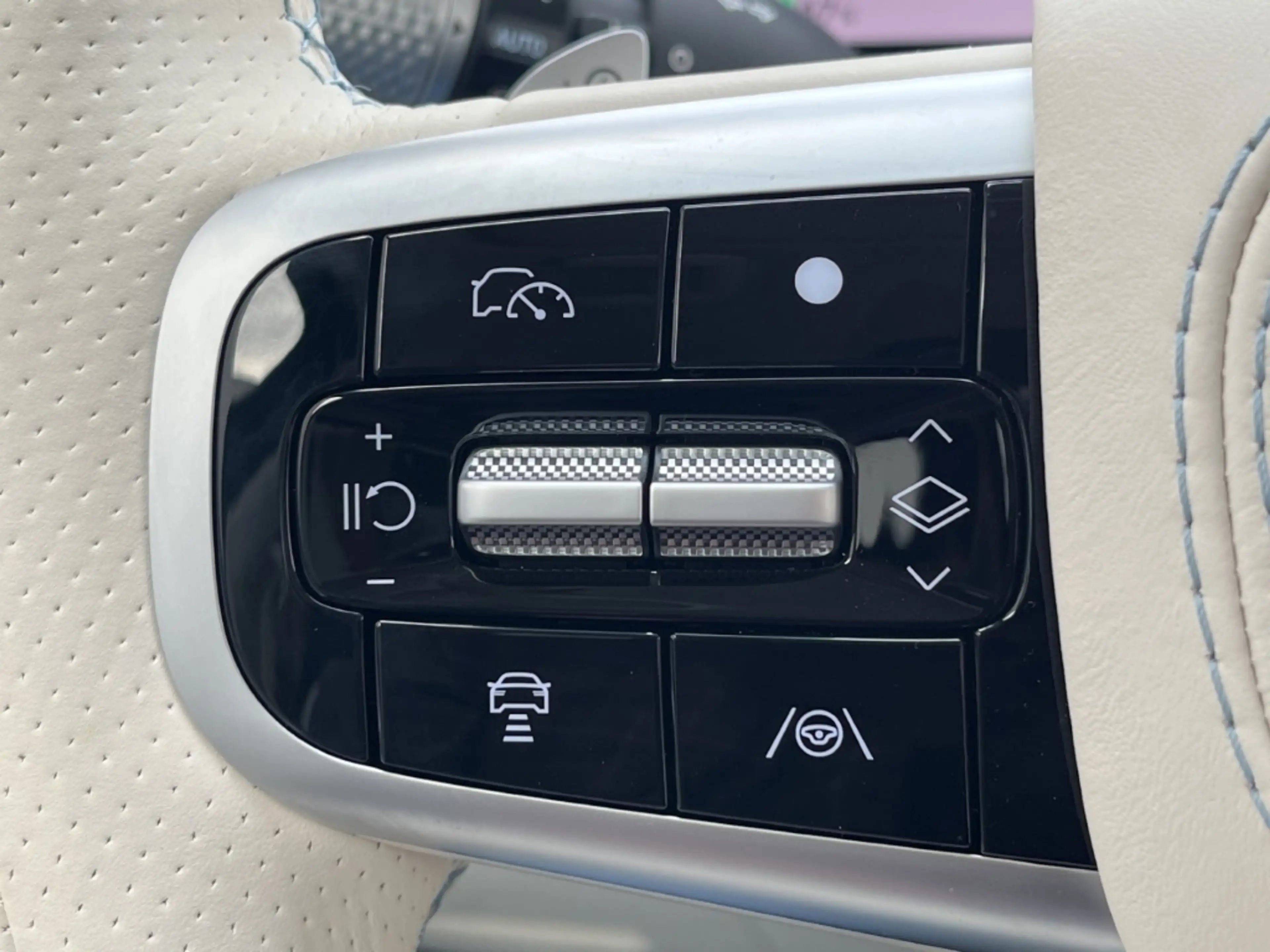 Genesis GV70 SPORT 84kwh *LEDER*PANORAMA*LED*CAM*CARPLAY* — photo 17