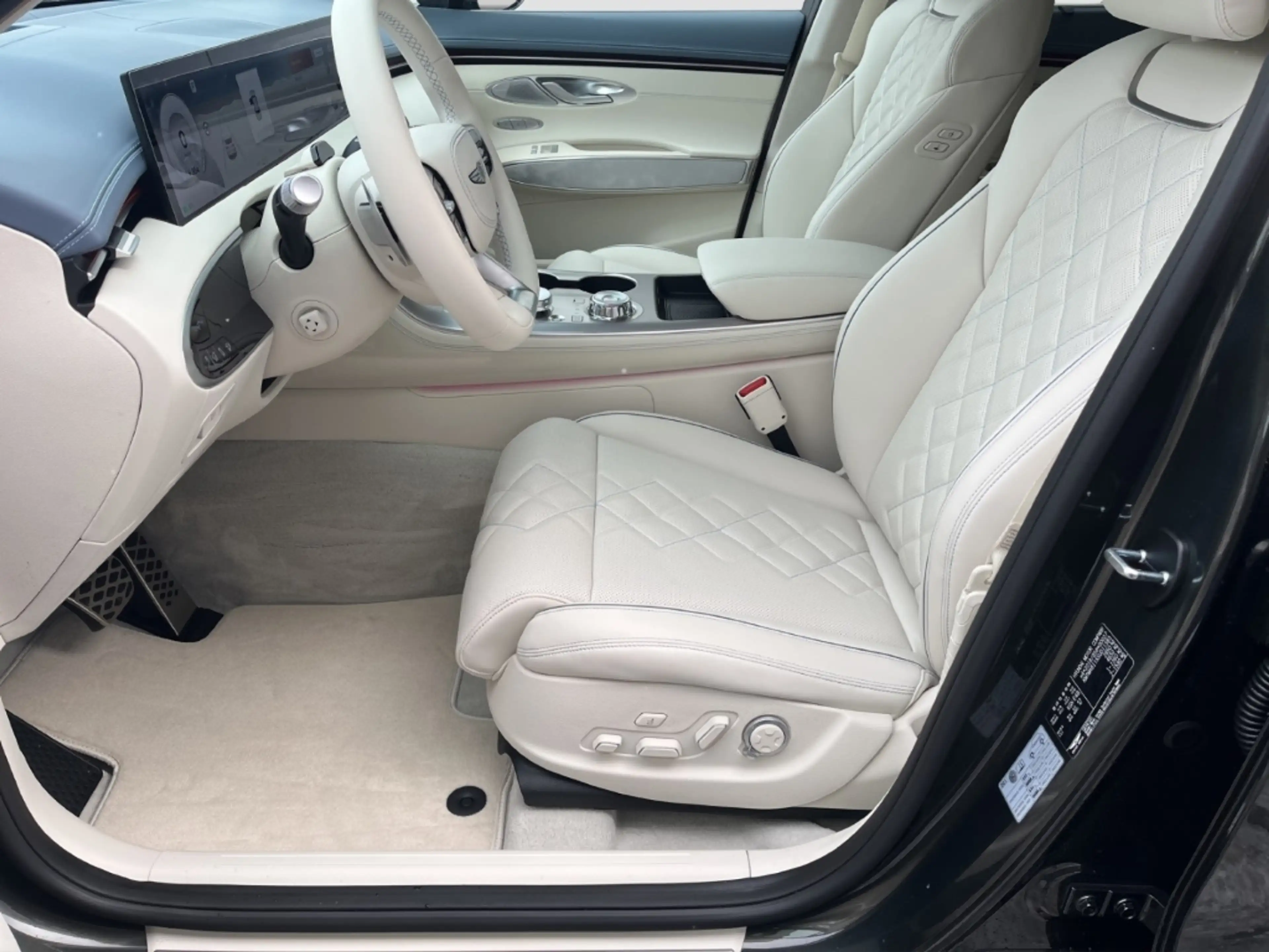 Genesis GV70 SPORT 84kwh *LEDER*PANORAMA*LED*CAM*CARPLAY* — photo 7