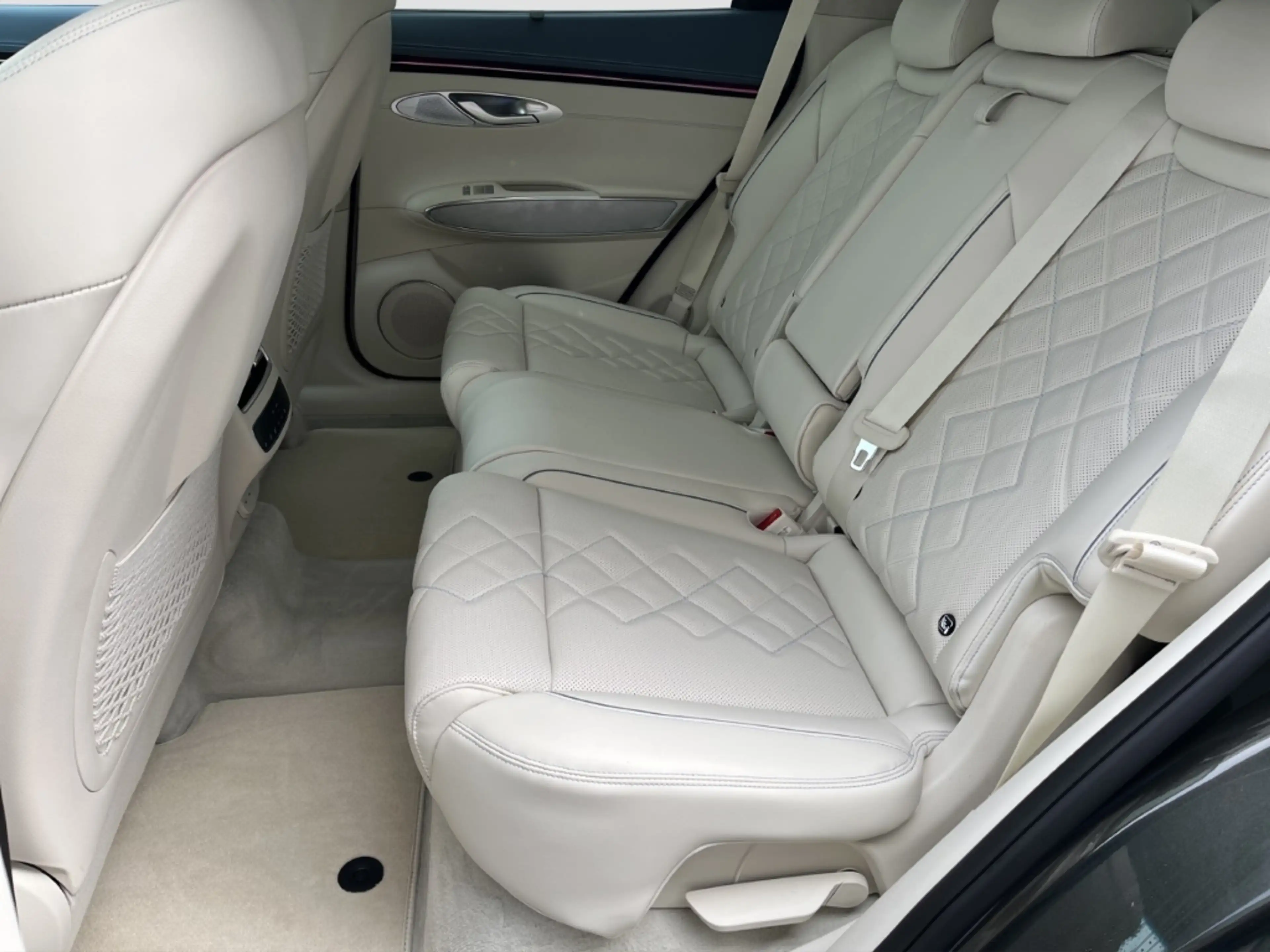 Genesis GV70 SPORT 84kwh *LEDER*PANORAMA*LED*CAM*CARPLAY* — photo 8