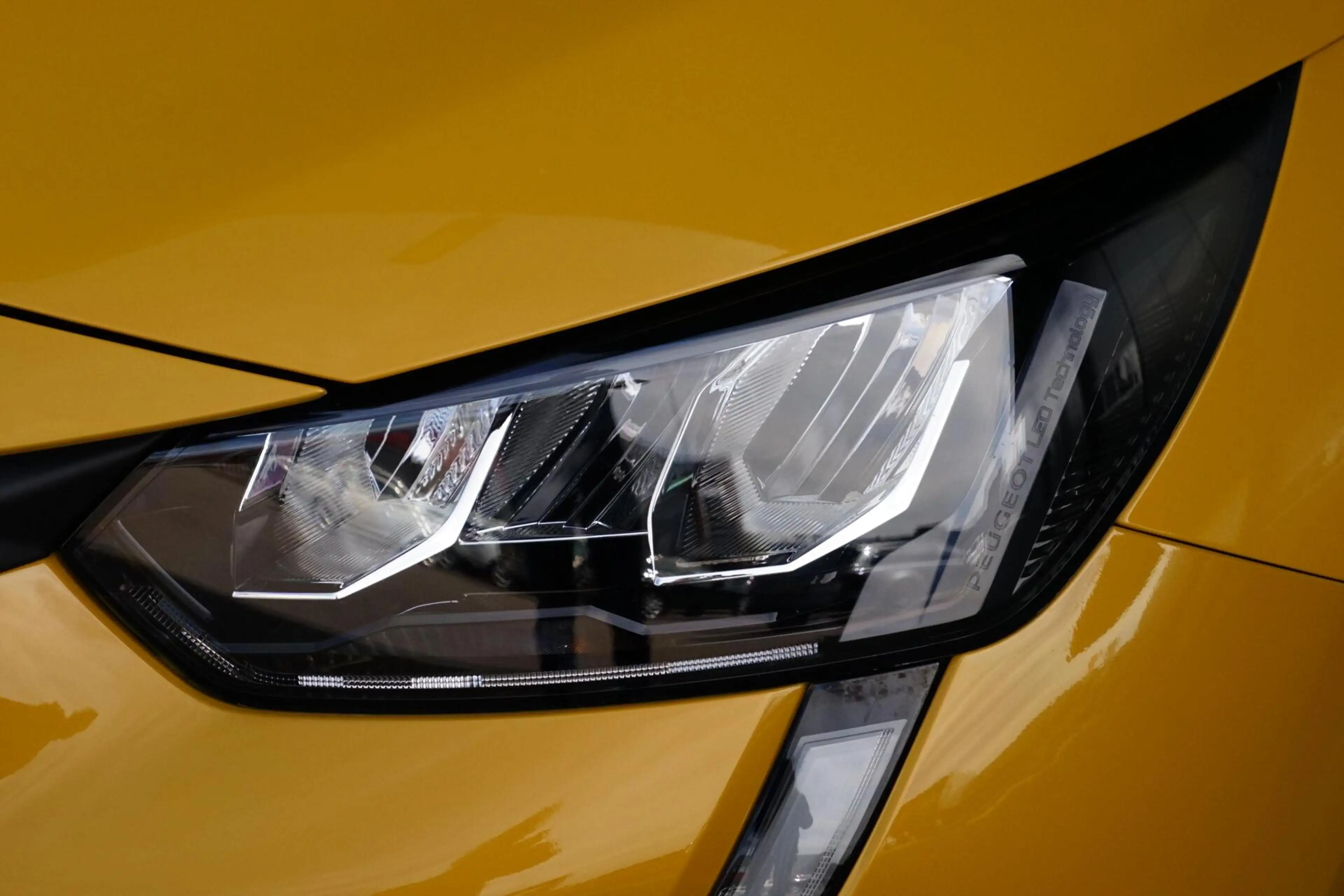 Peugeot 208 1.2 PureTech Allure, NL, LED, CarPlay, clima, cam. — photo 8
