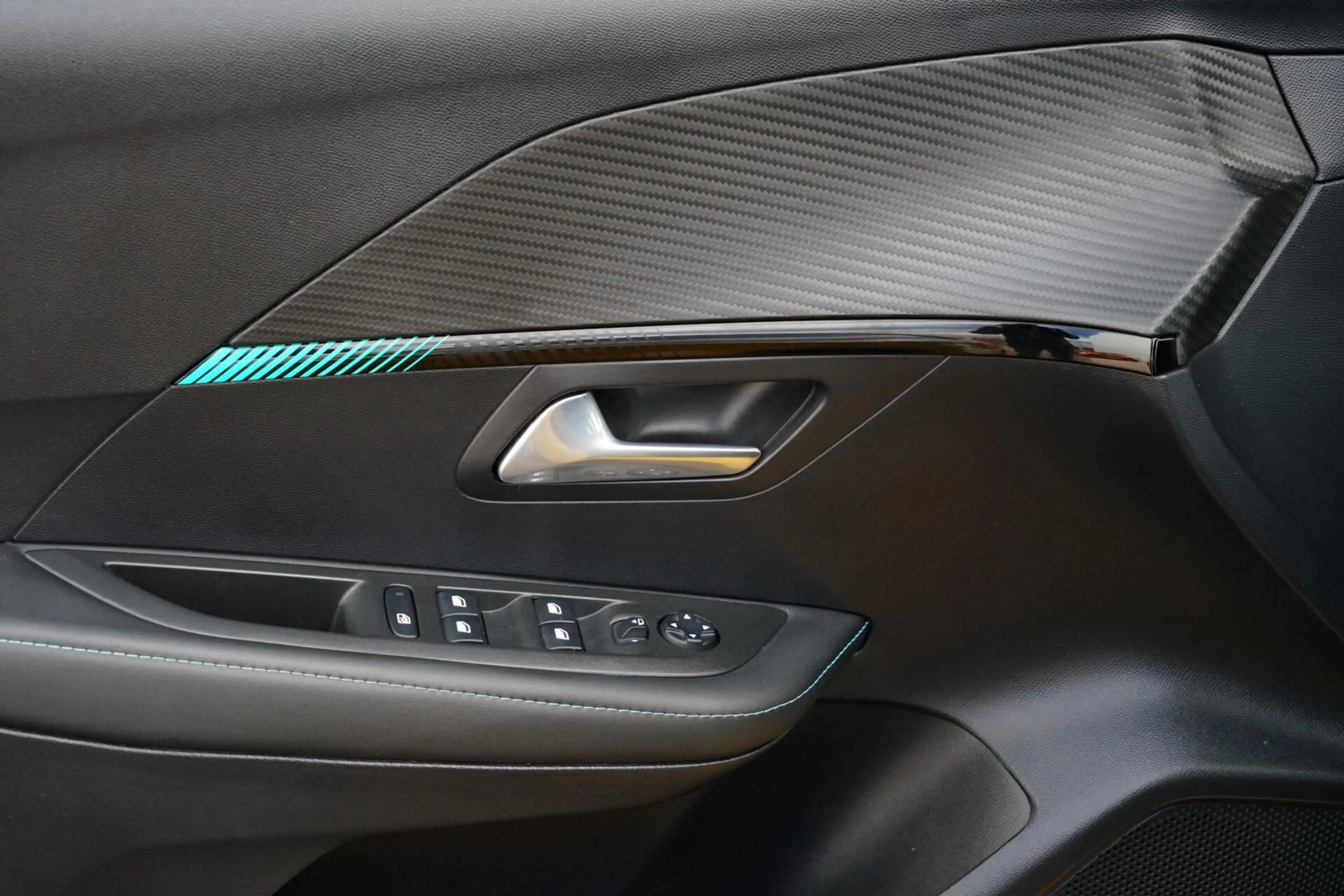 Peugeot 208 1.2 PureTech Allure, NL, LED, CarPlay, clima, cam. — photo 22