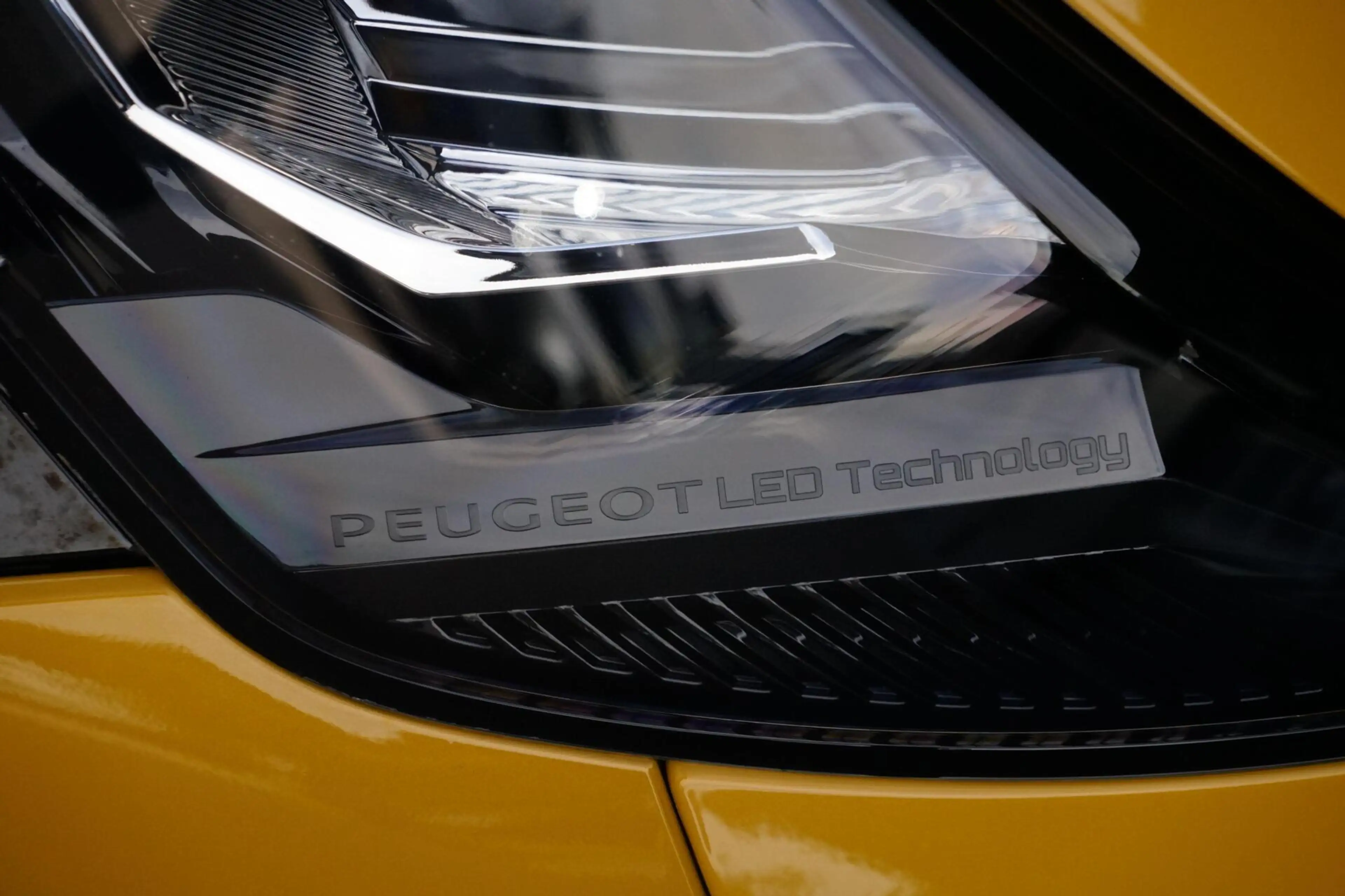 Peugeot 208 1.2 PureTech Allure, NL, LED, CarPlay, clima, cam. — photo 9