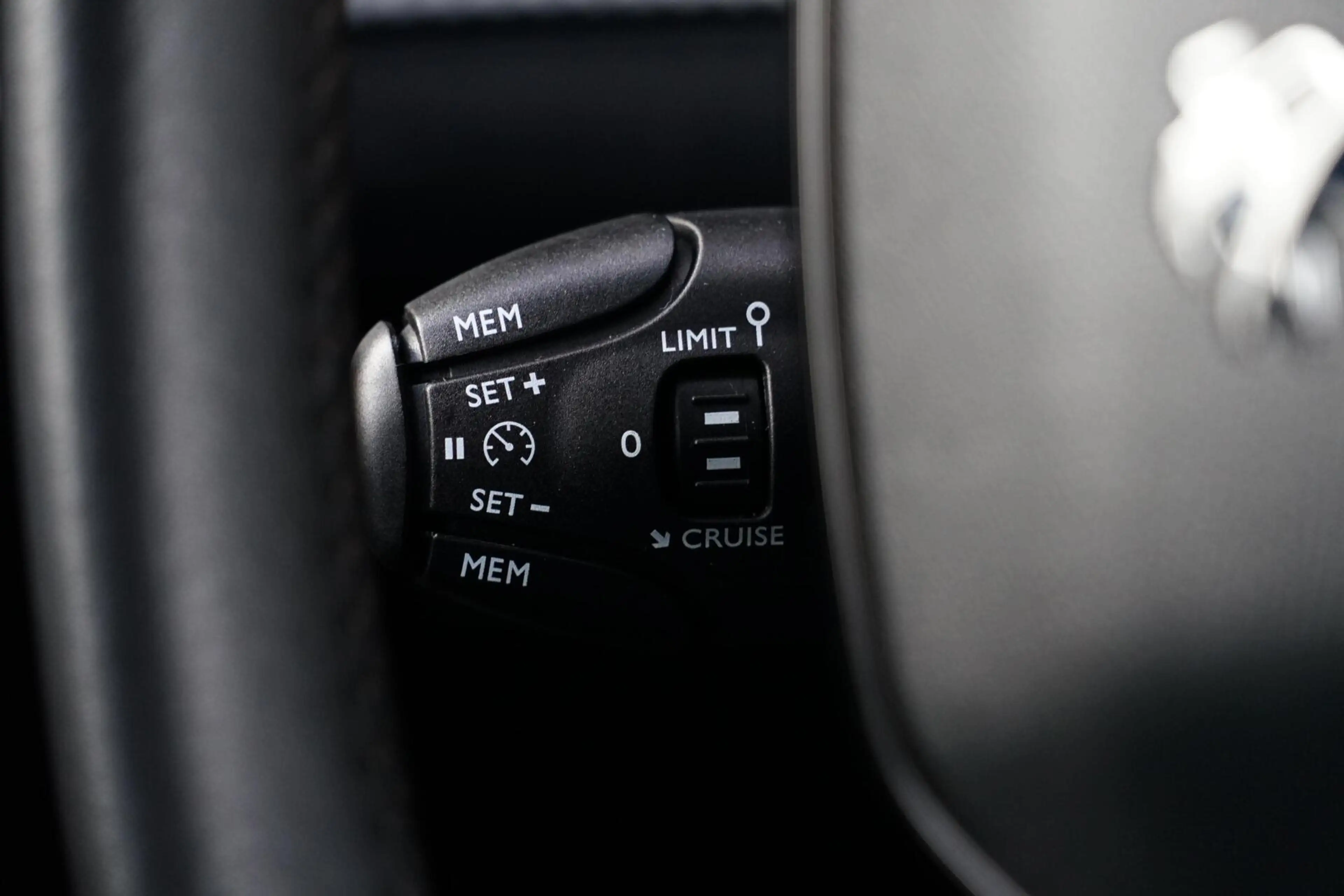 Peugeot 208 1.2 PureTech Allure, NL, LED, CarPlay, clima, cam. — photo 15