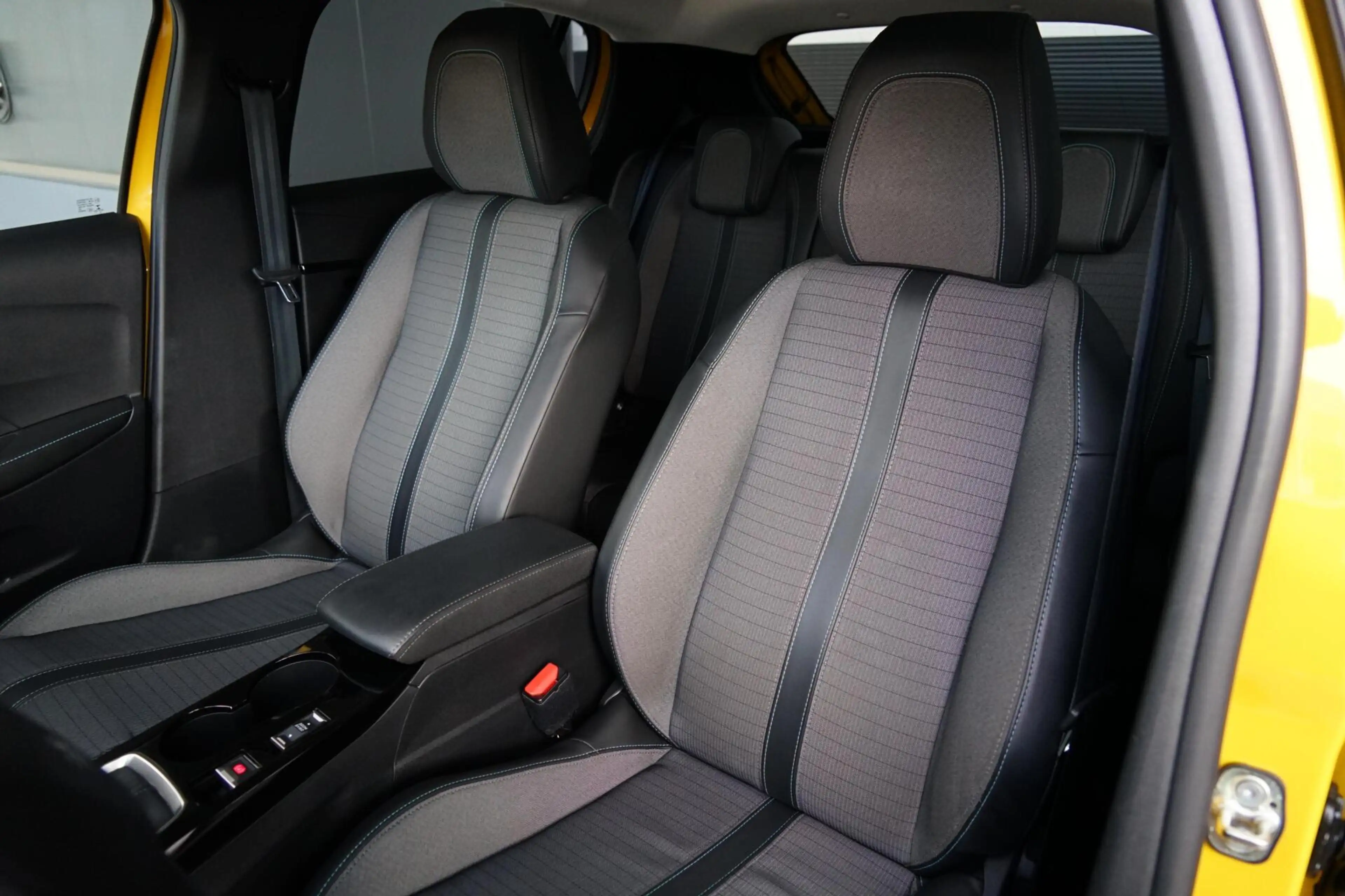 Peugeot 208 1.2 PureTech Allure, NL, LED, CarPlay, clima, cam. — photo 5