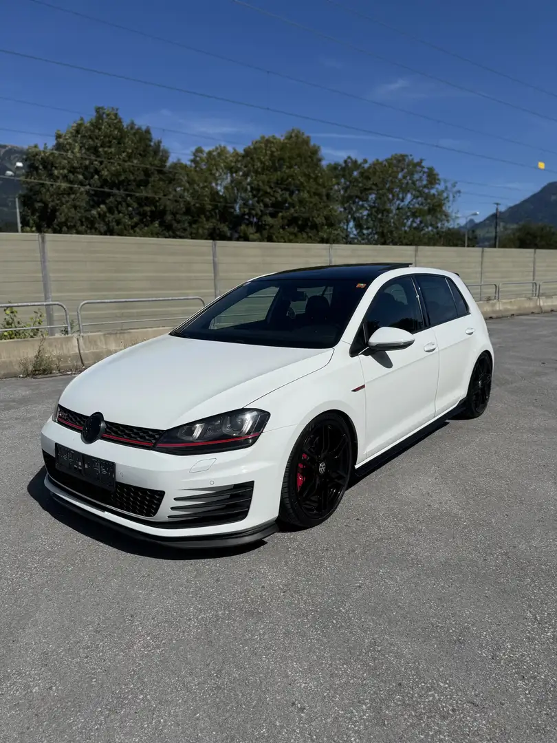 Volkswagen Golf GTI 2,0 TSI DSG Performance - 1