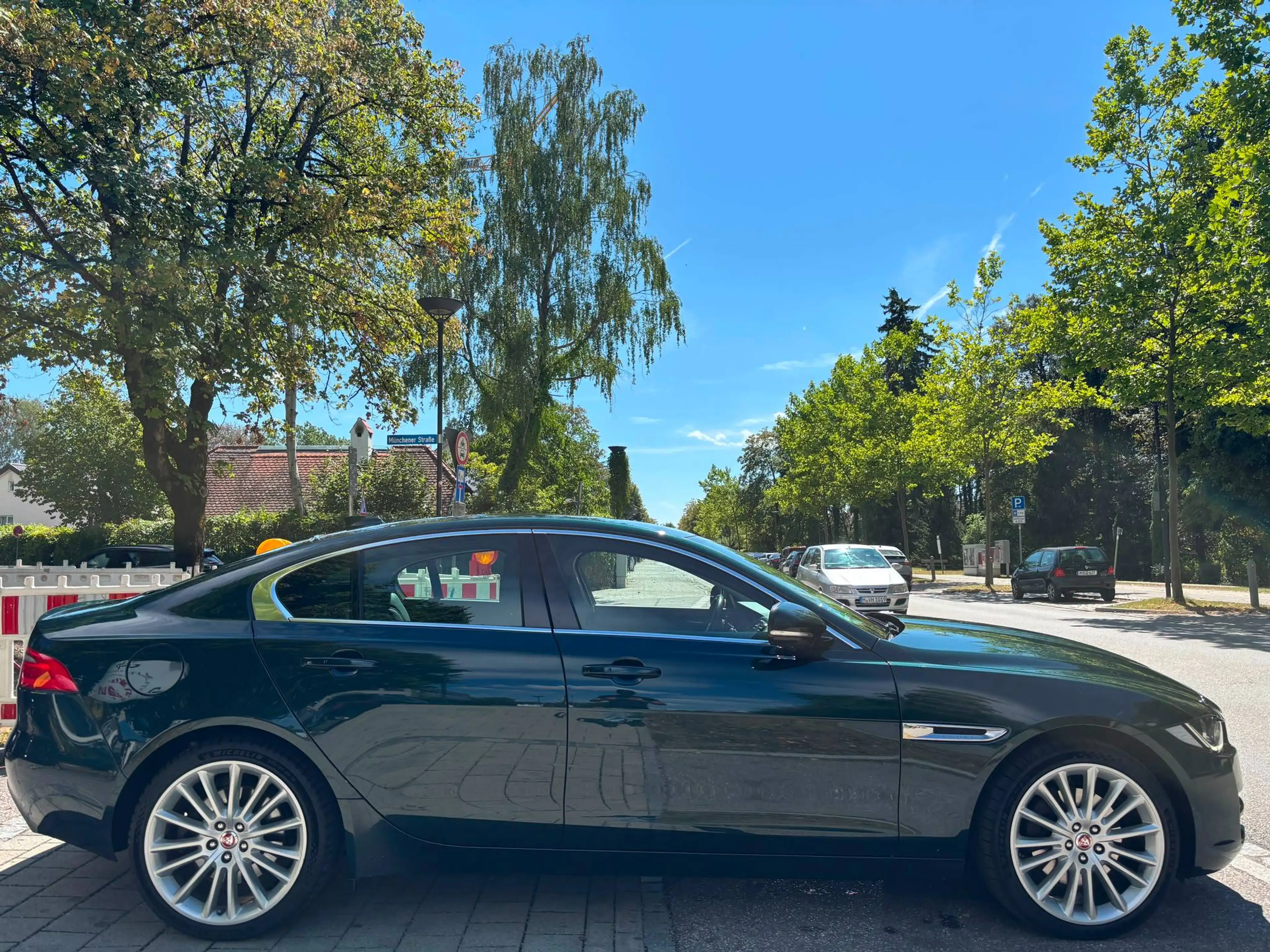 Jaguar XE Prestige AWD — photo 6